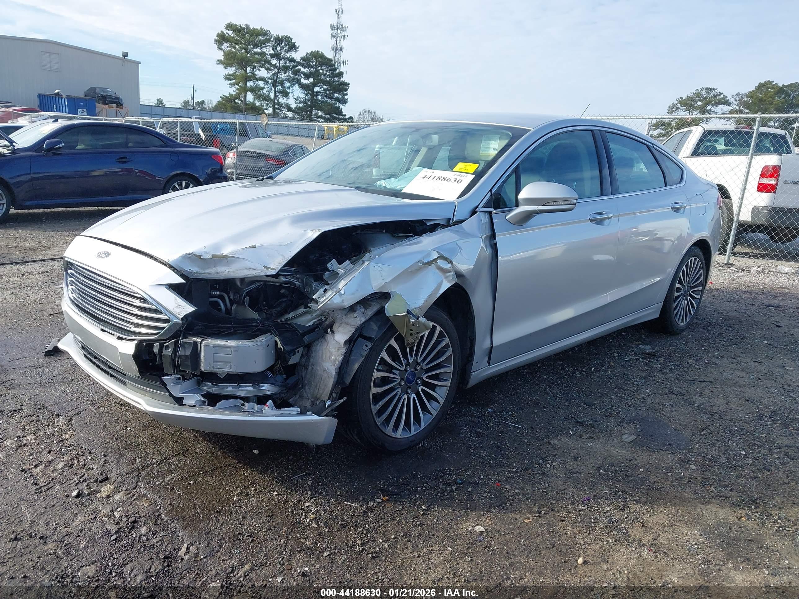 FORD FUSION image 2