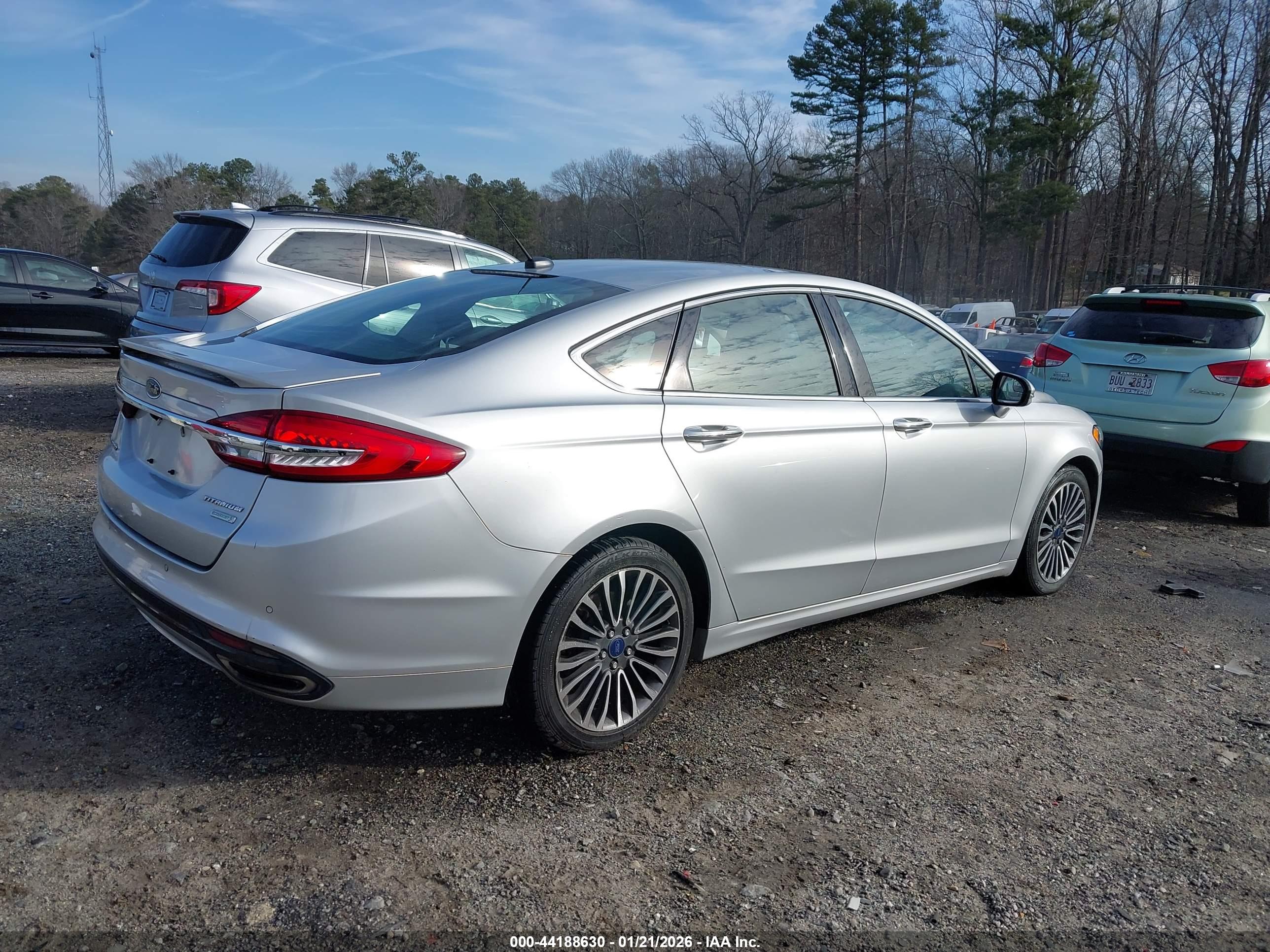 FORD FUSION image 4