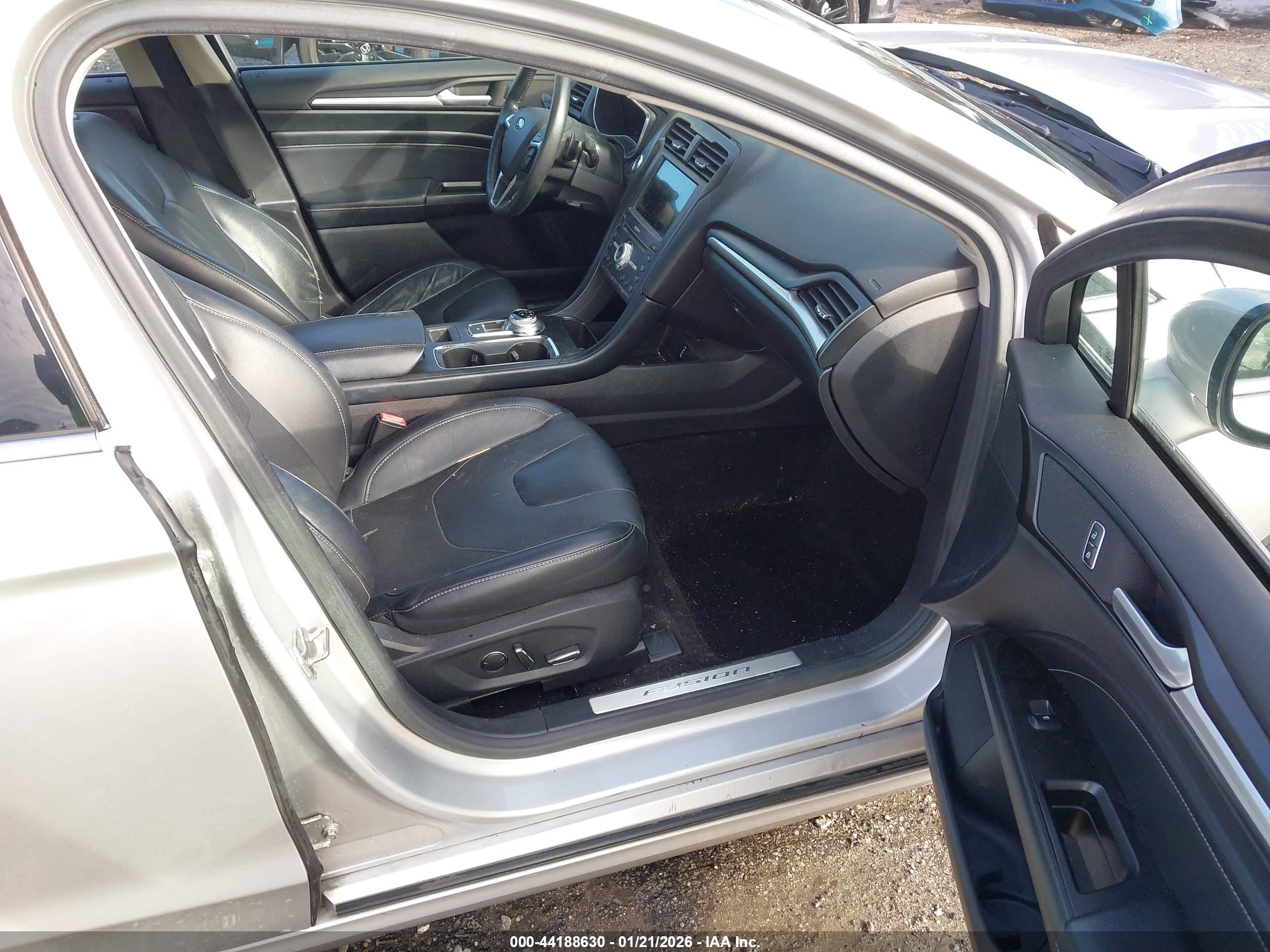 FORD FUSION image 5