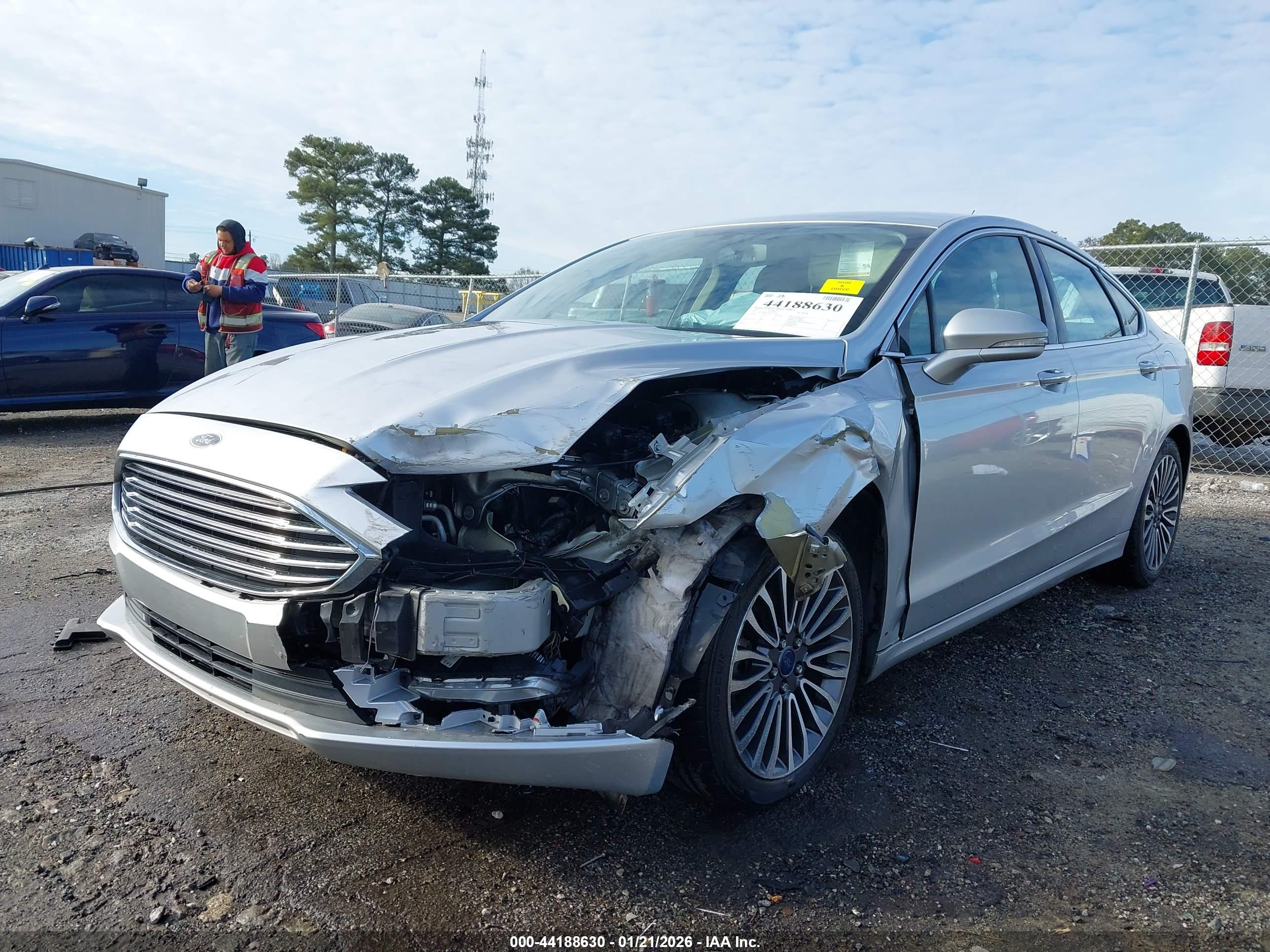 FORD FUSION image 6