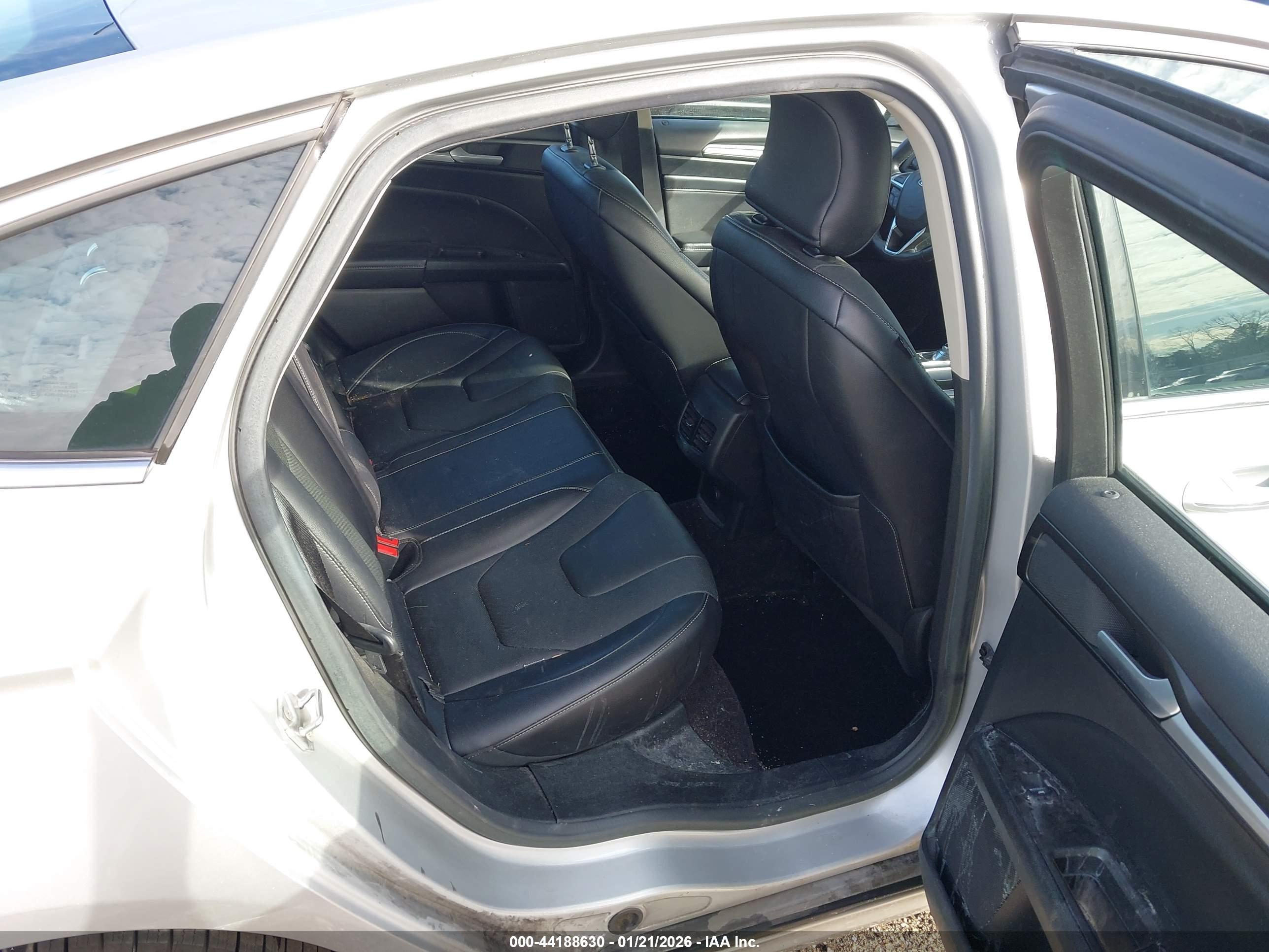 FORD FUSION image 8