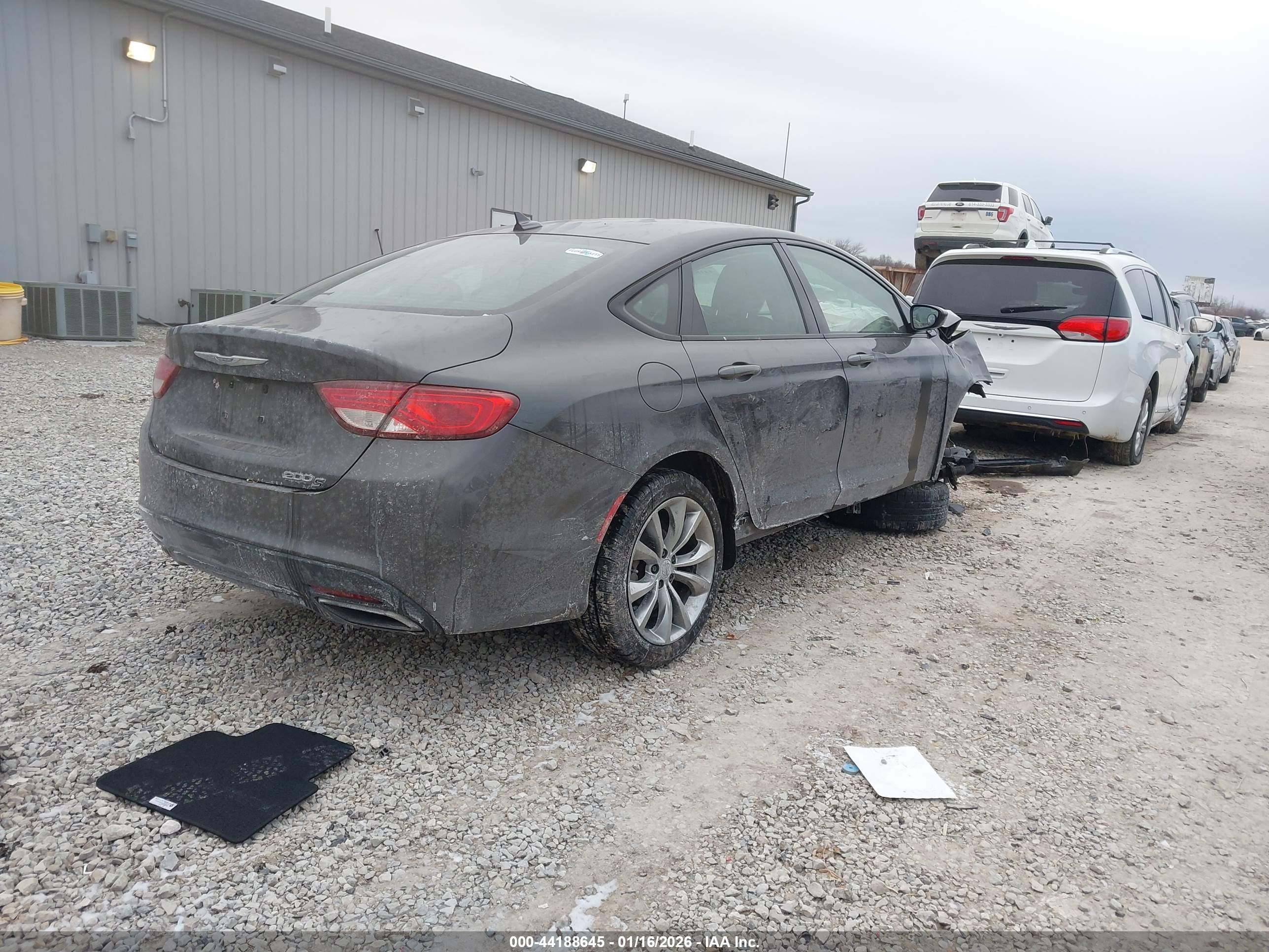 CHRYSLER 200 image 4