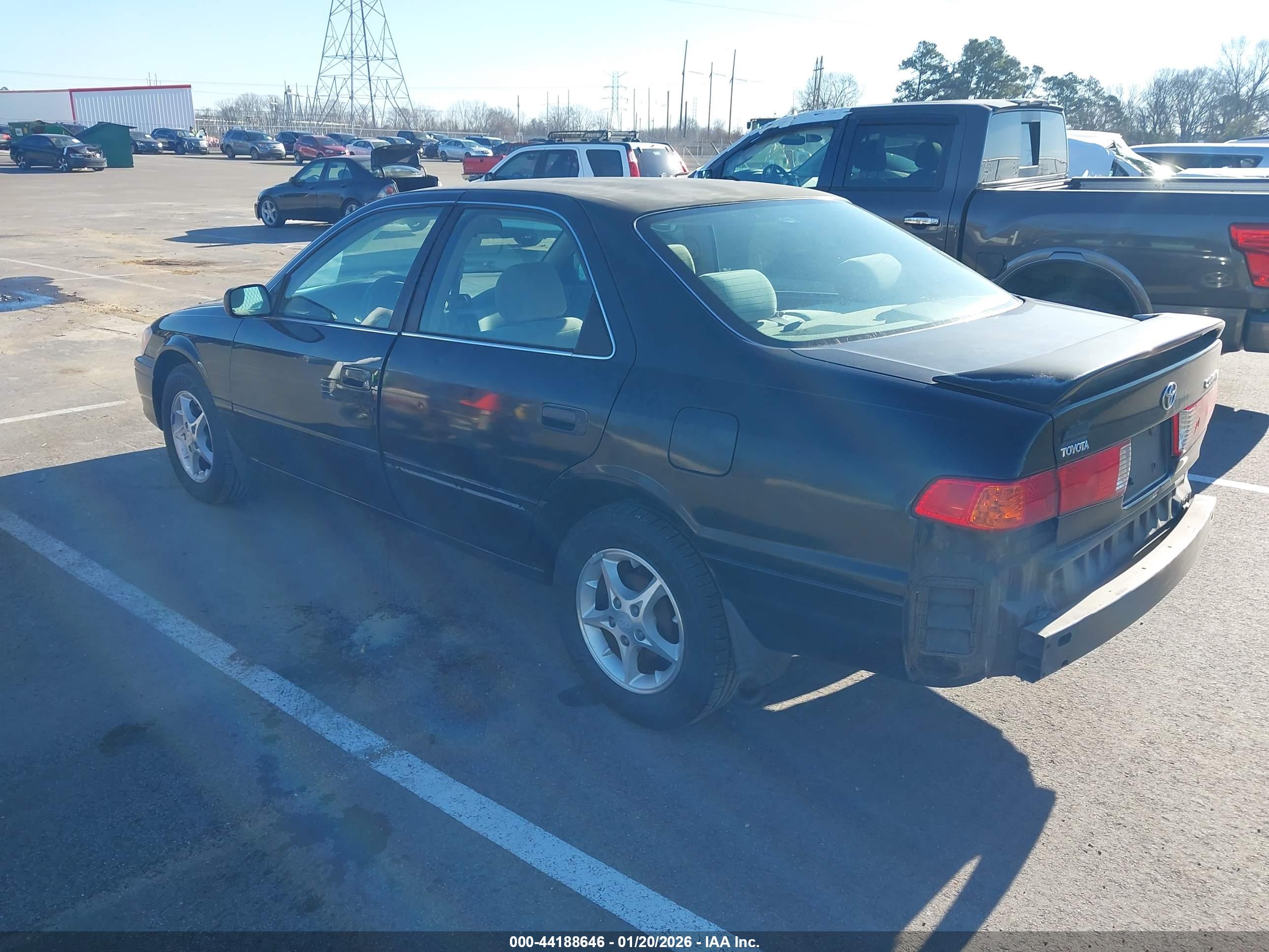 TOYOTA CAMRY image 3