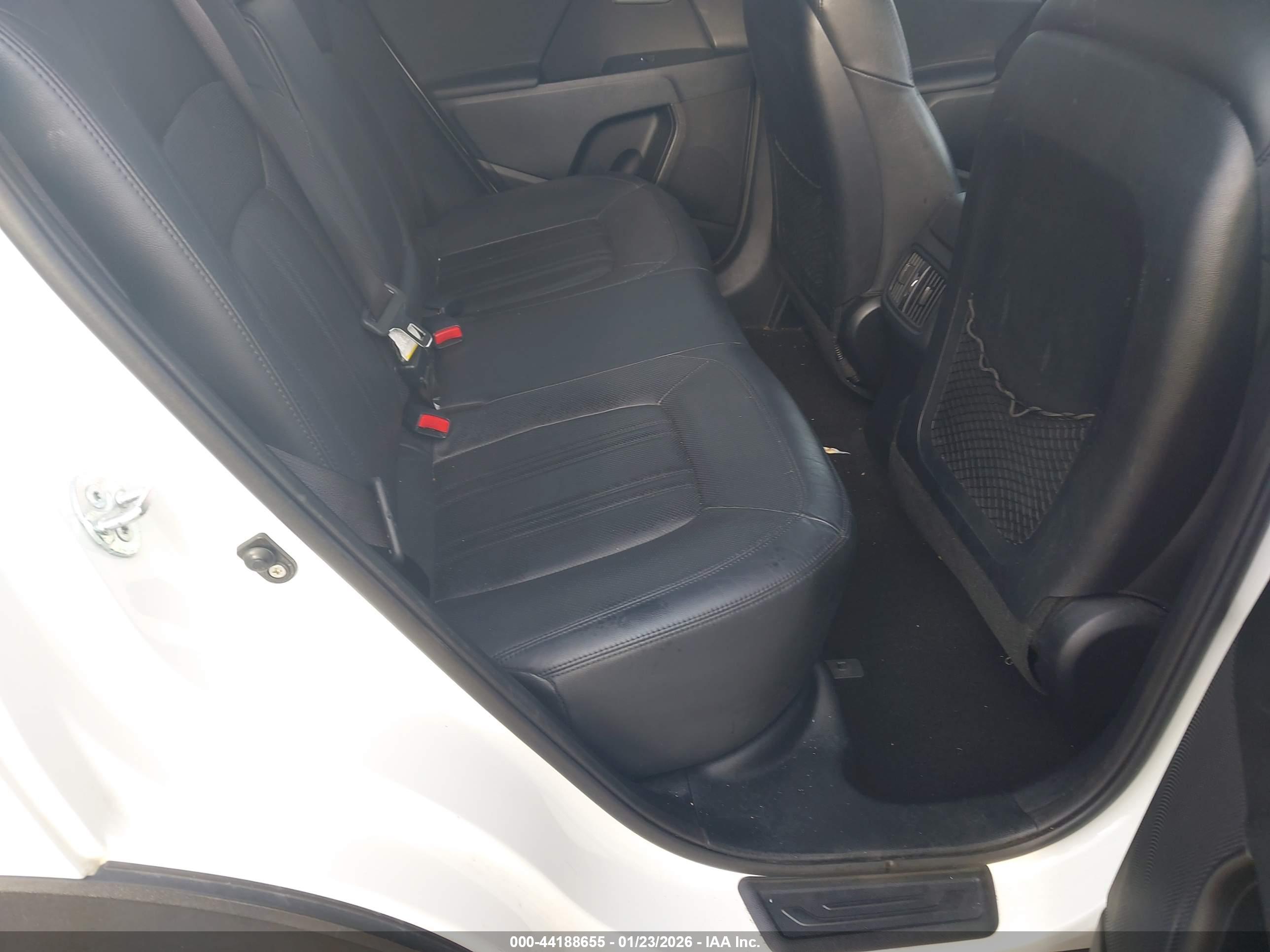 KIA SPORTAGE image 8