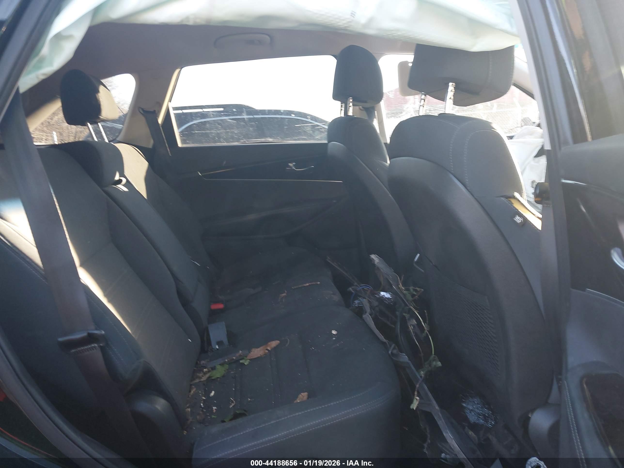 KIA SORENTO image 8
