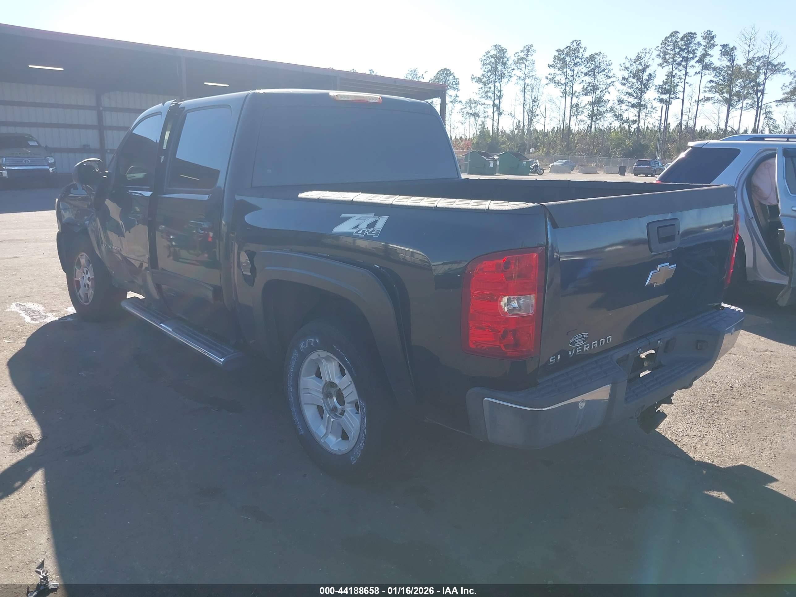 CHEVROLET SILVERADO image 3