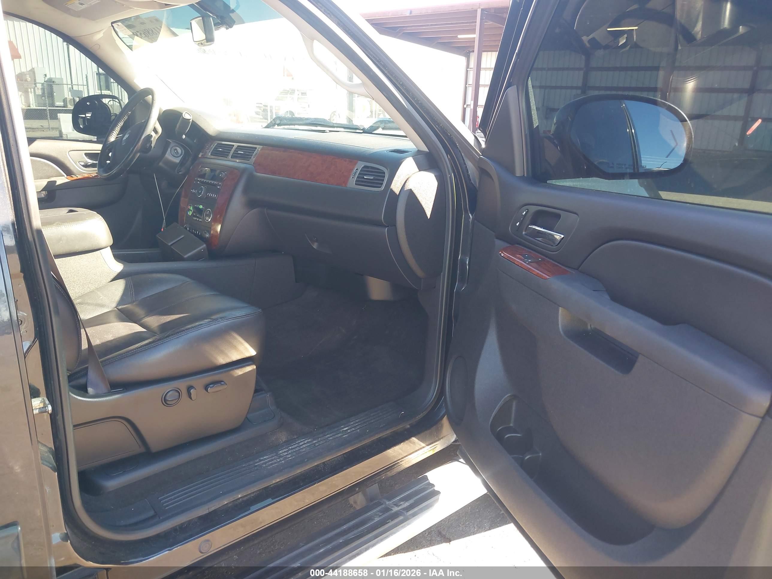 CHEVROLET SILVERADO image 5