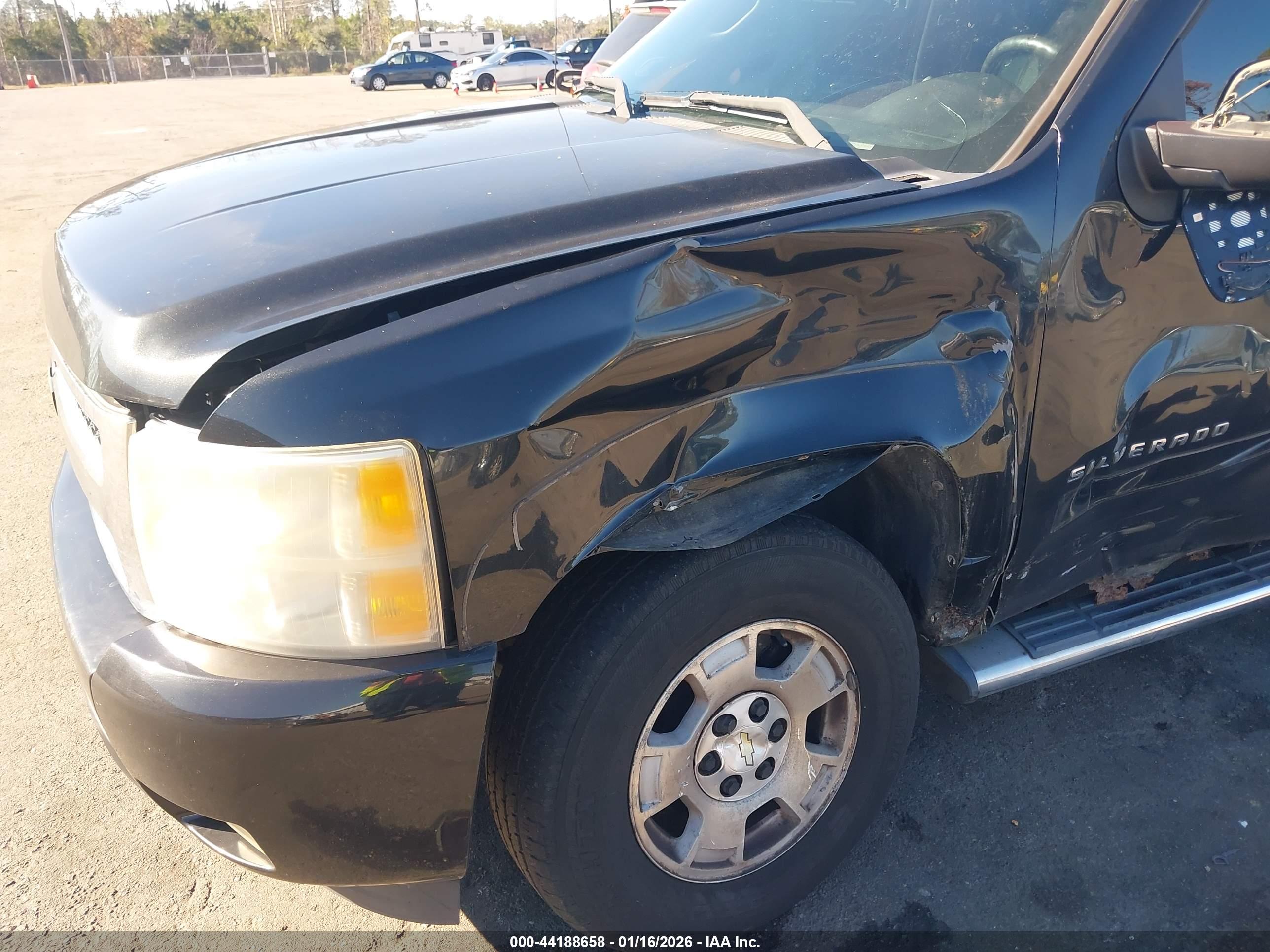 CHEVROLET SILVERADO image 6