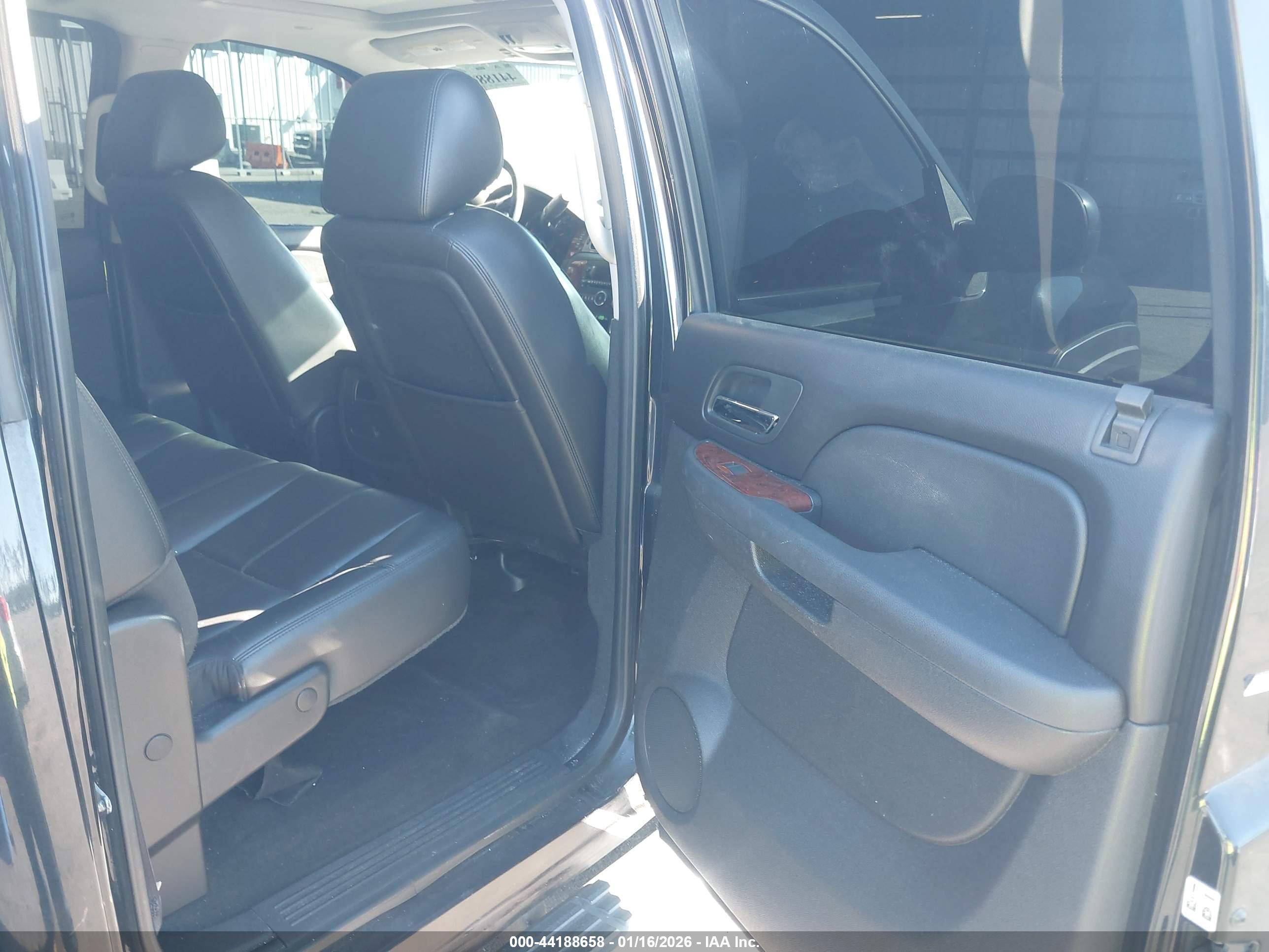CHEVROLET SILVERADO image 8