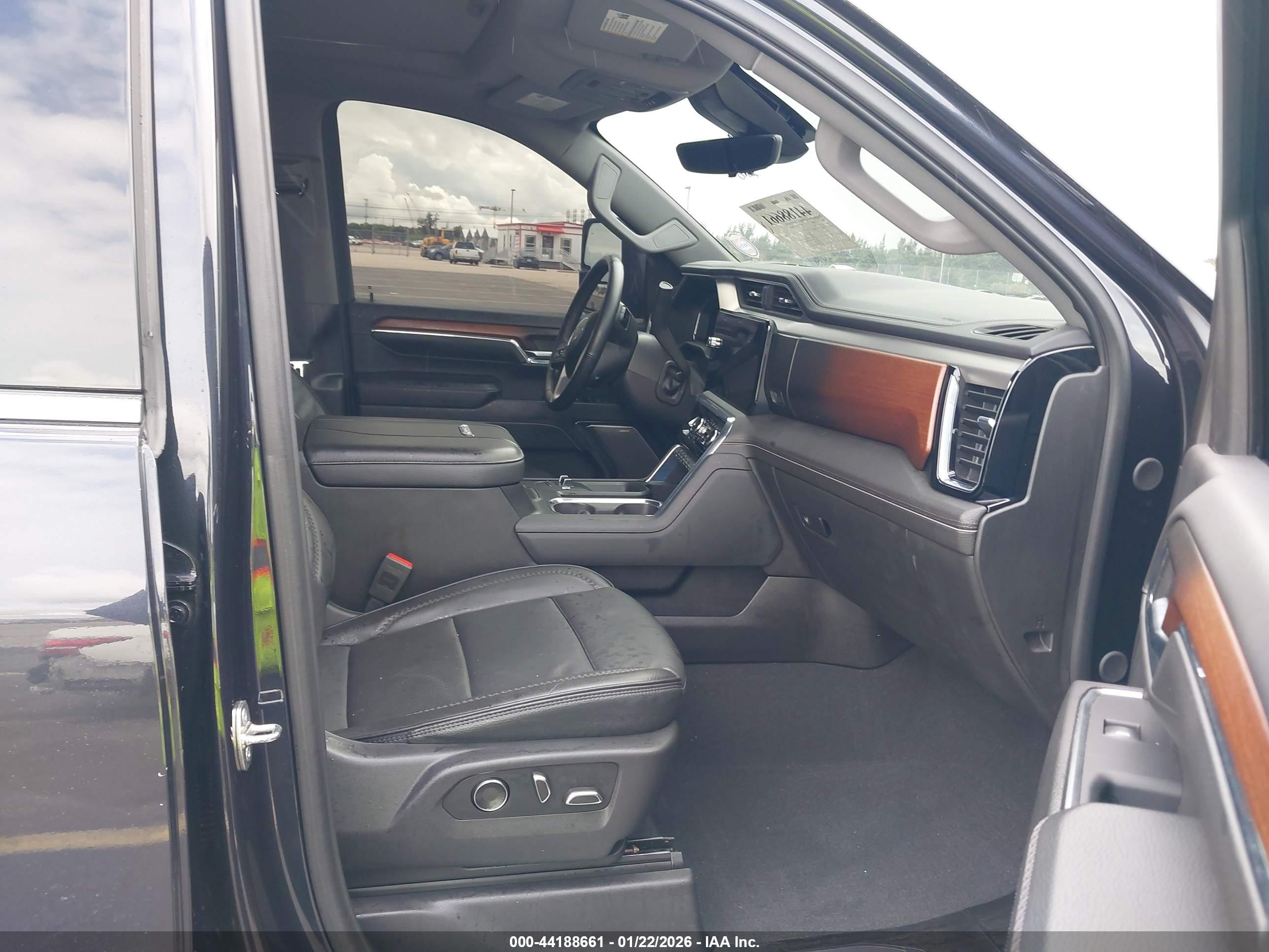 GMC SIERRA image 5