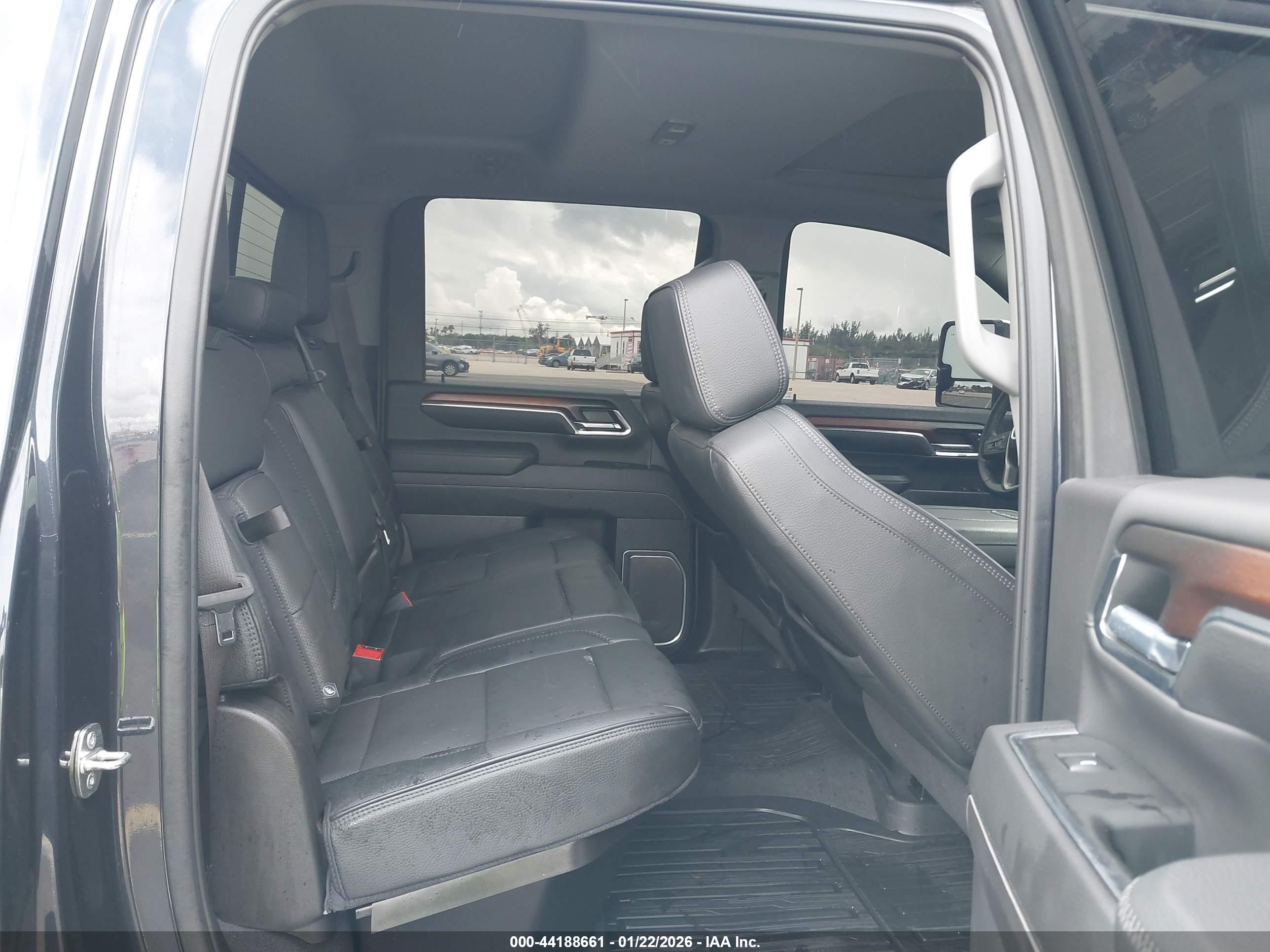 GMC SIERRA image 8