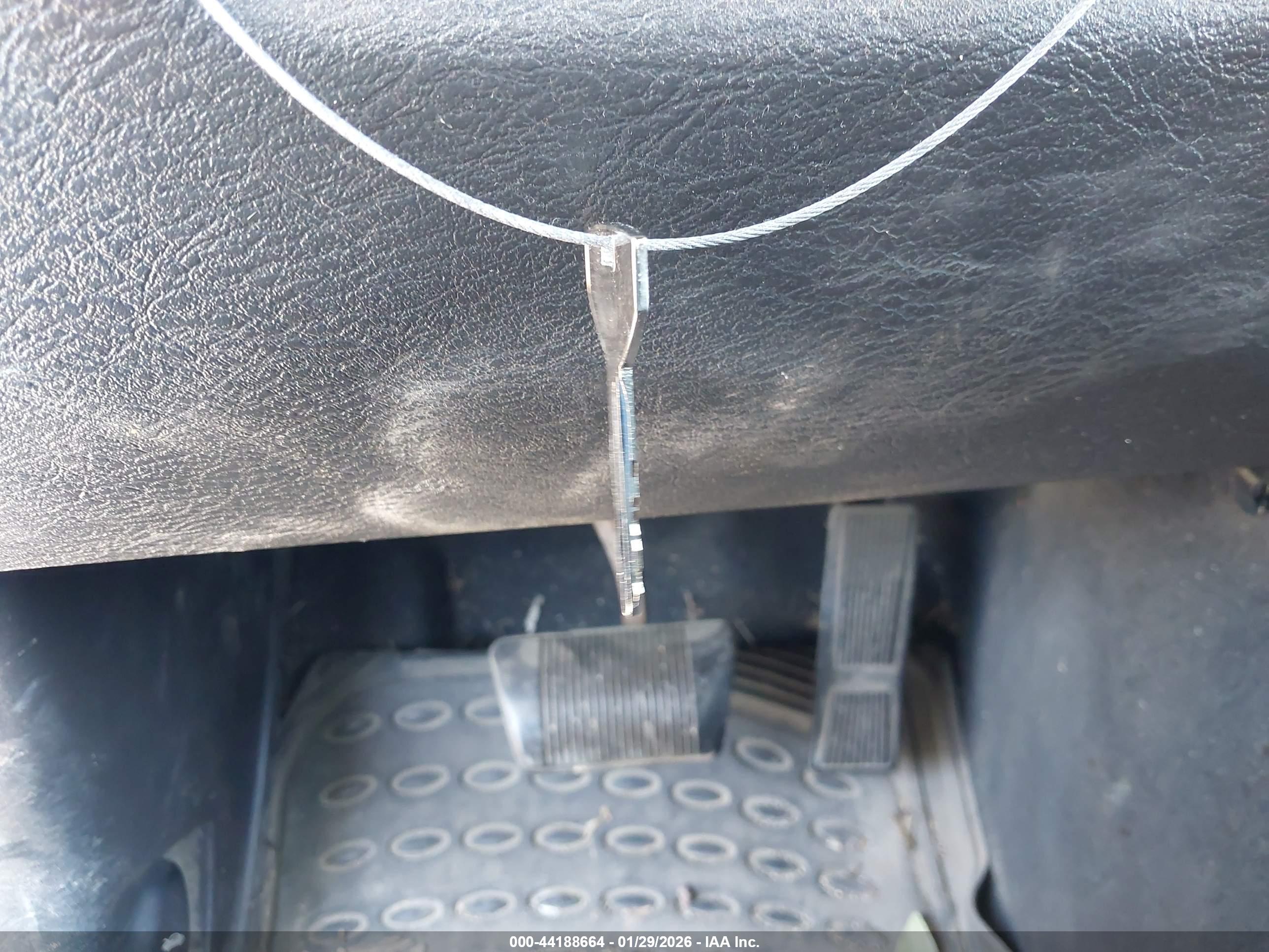 JEEP LIBERTY image 11