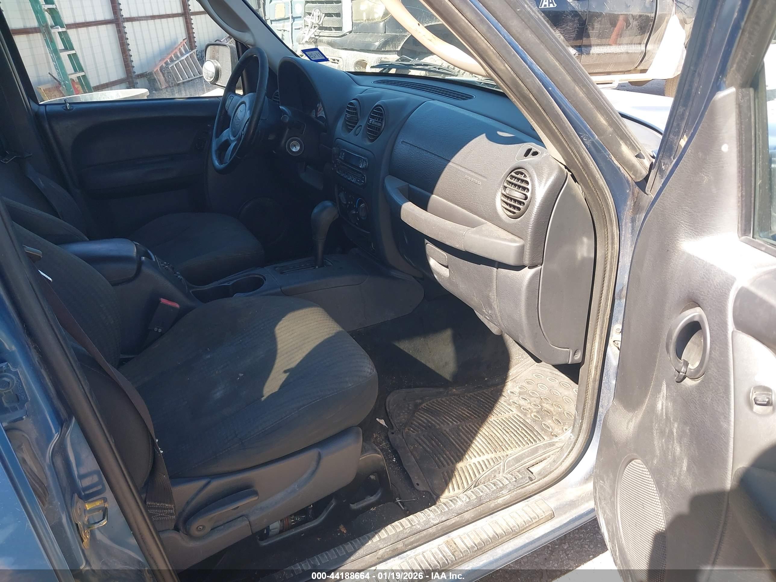 JEEP LIBERTY image 5