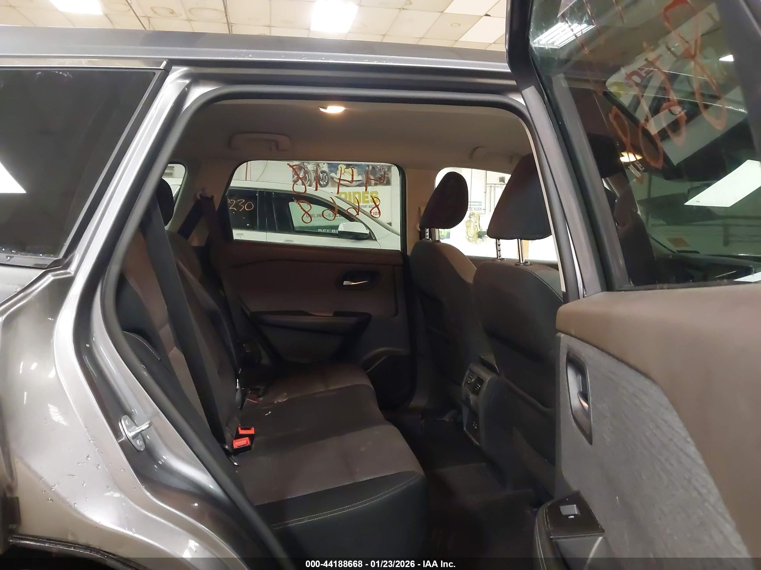 NISSAN ROGUE image 8