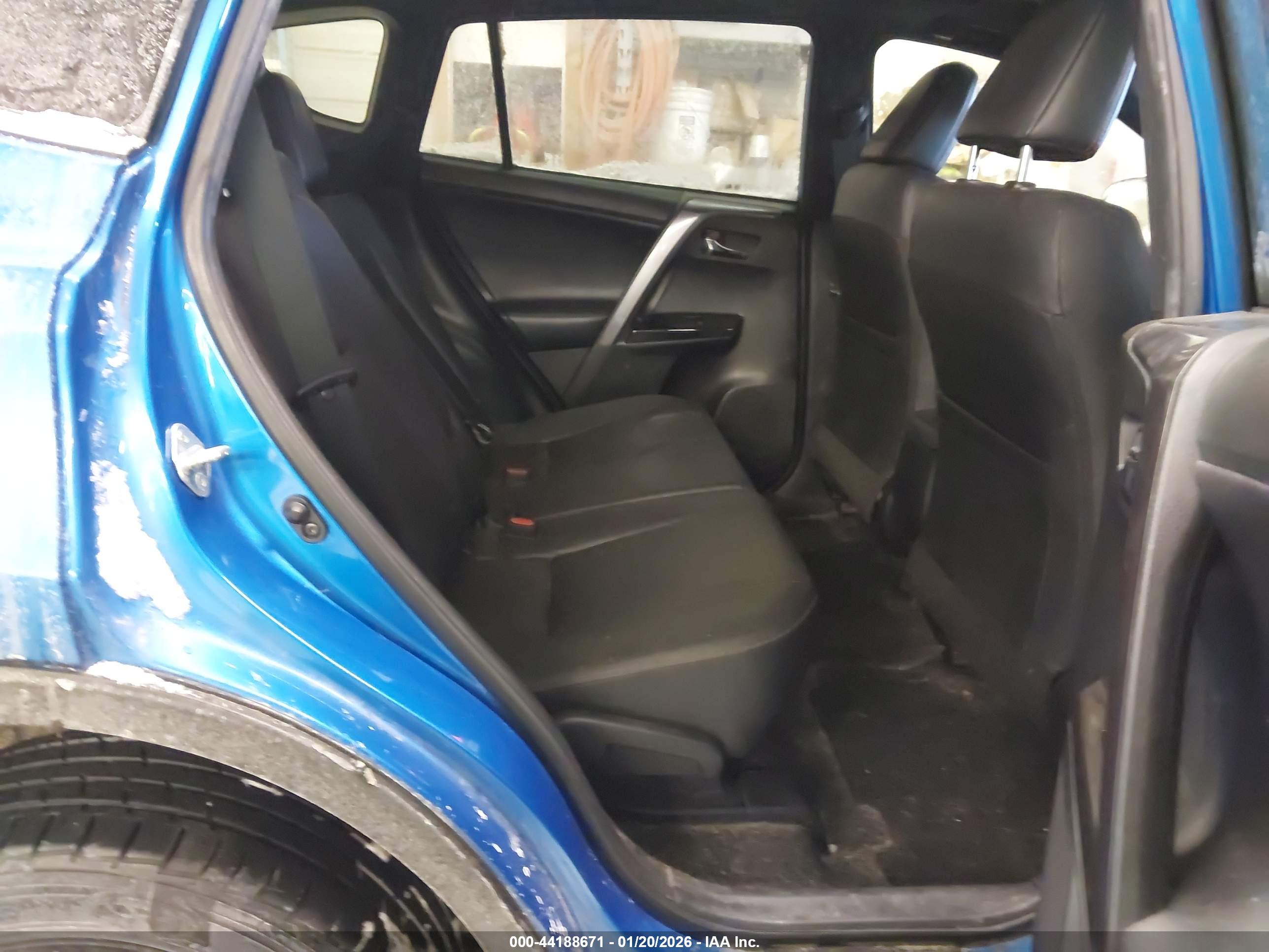 TOYOTA RAV4 image 8
