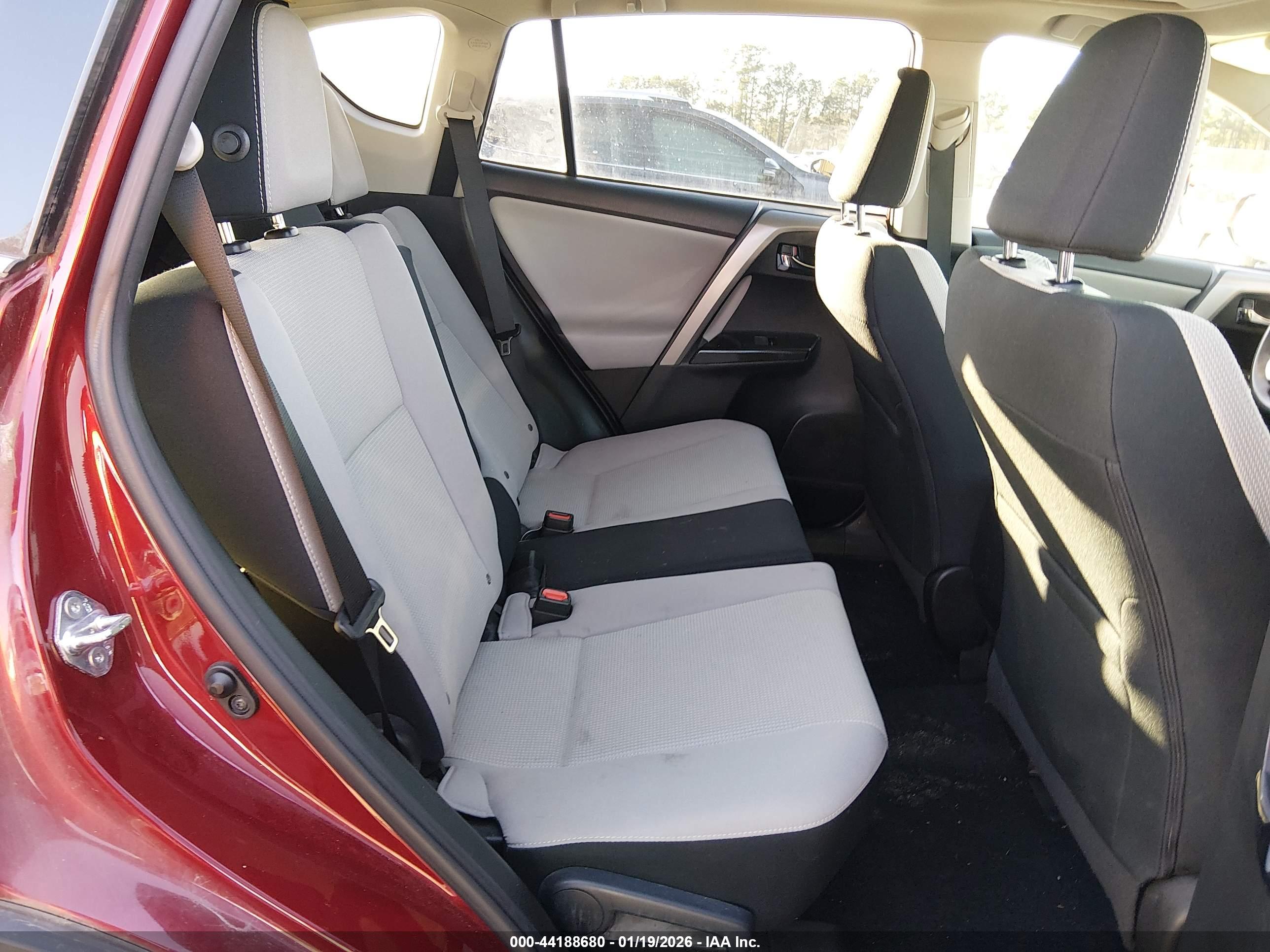 TOYOTA RAV4 image 8