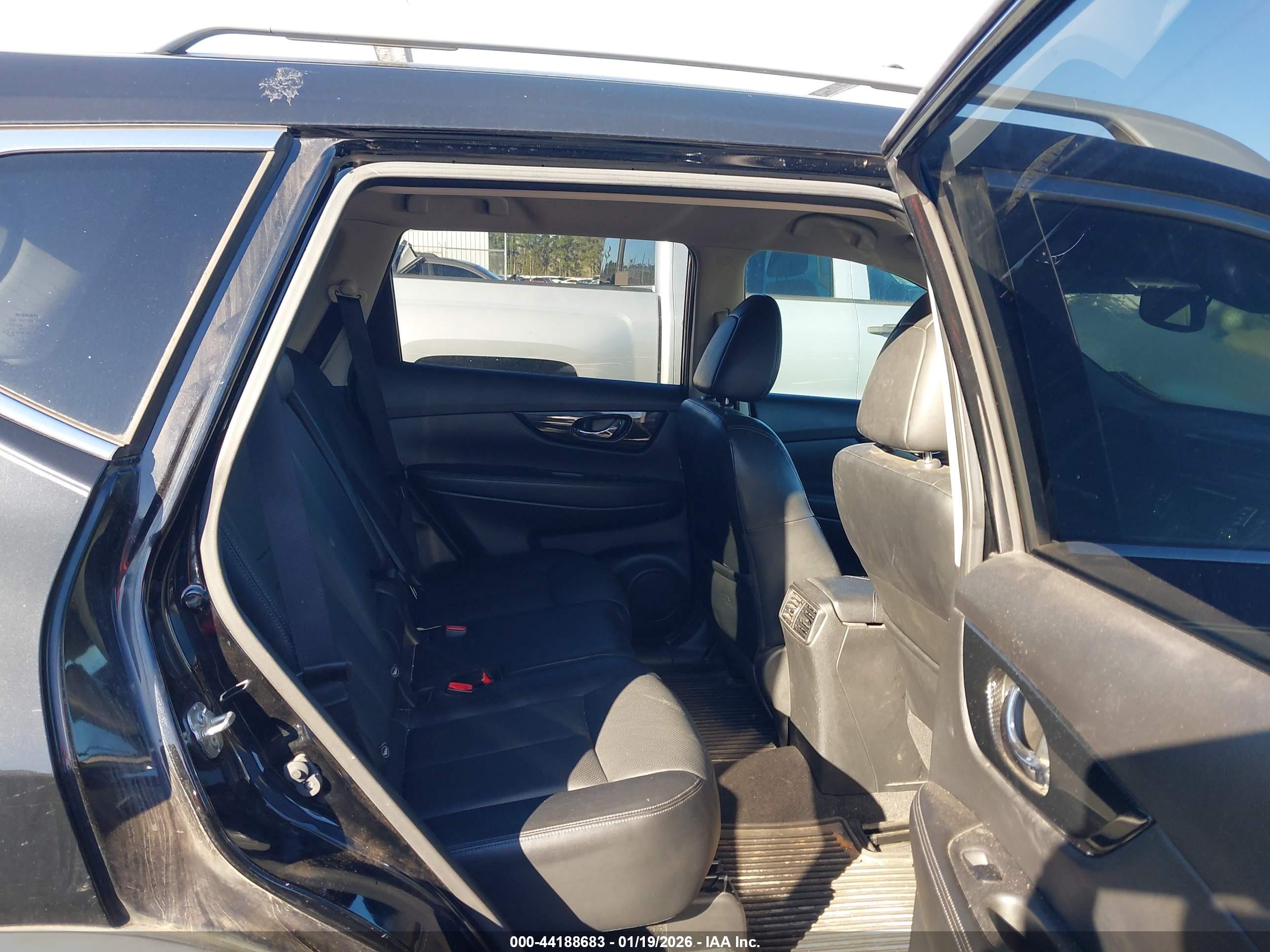 NISSAN ROGUE image 8