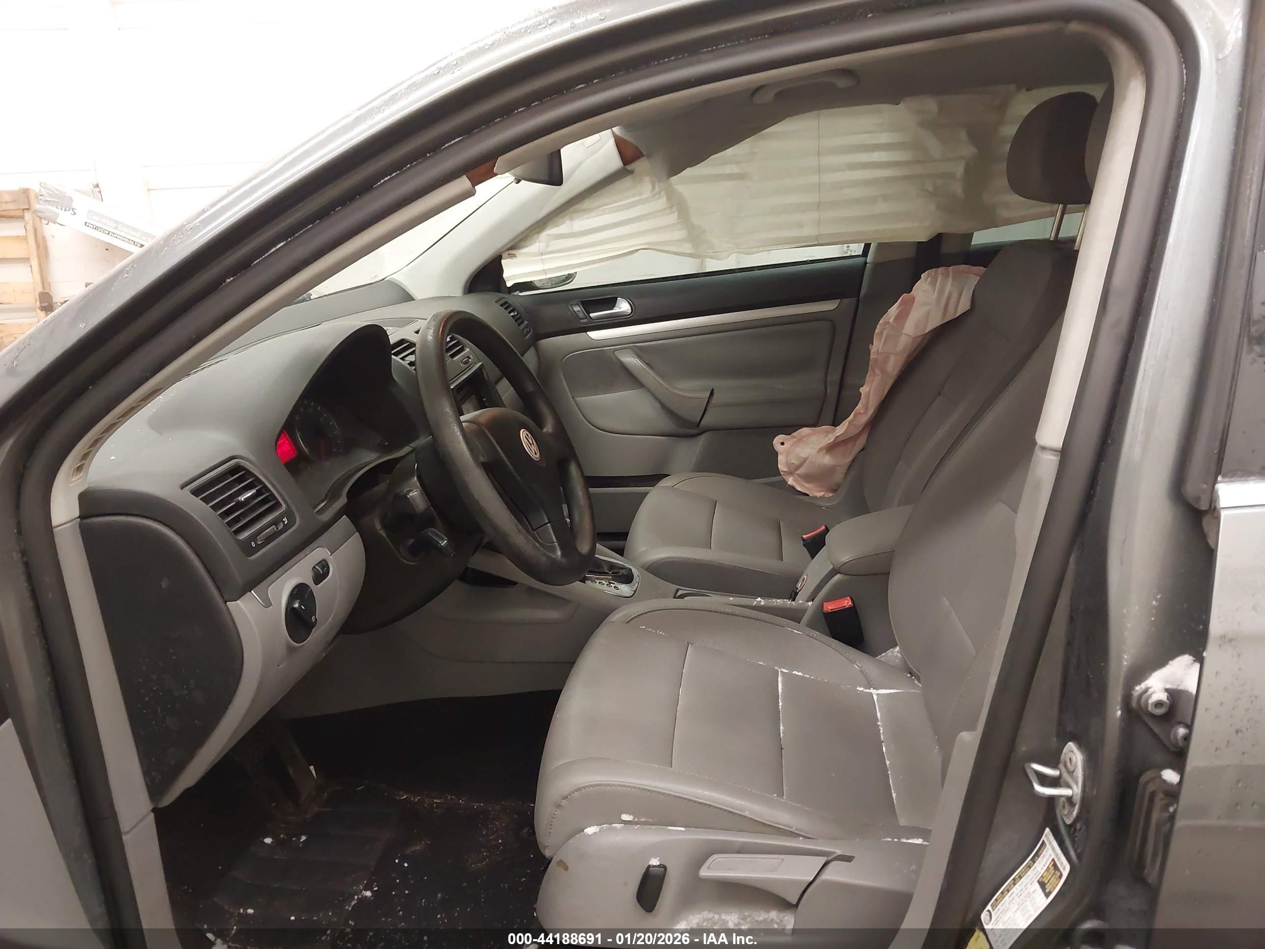 VOLKSWAGEN JETTA image 5