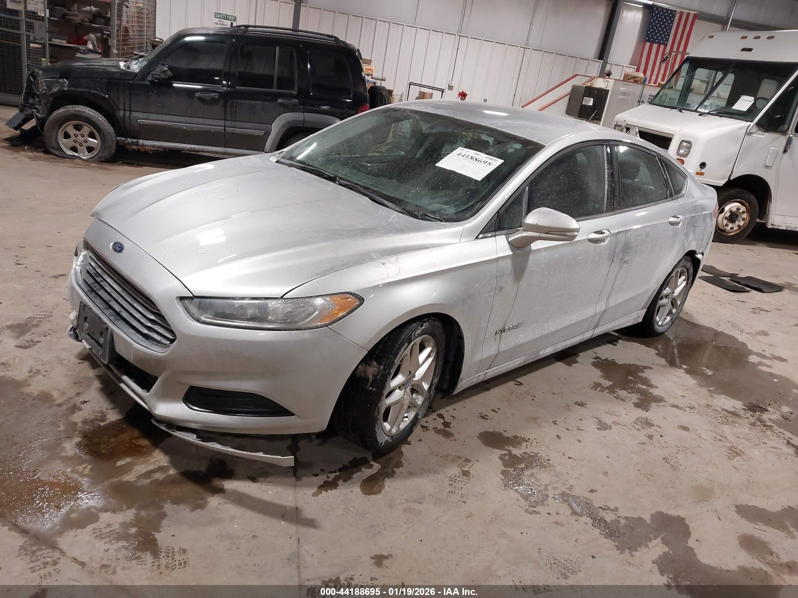 FORD FUSION image 2