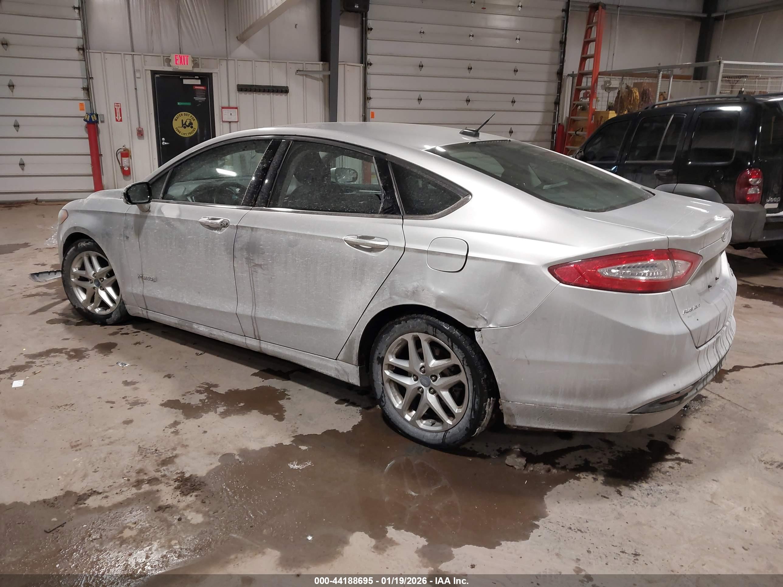 FORD FUSION image 3