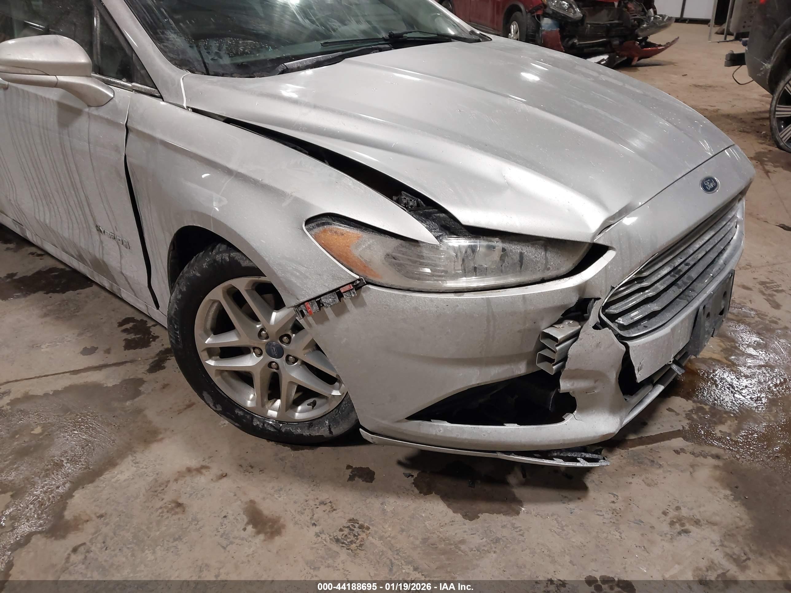 FORD FUSION image 6