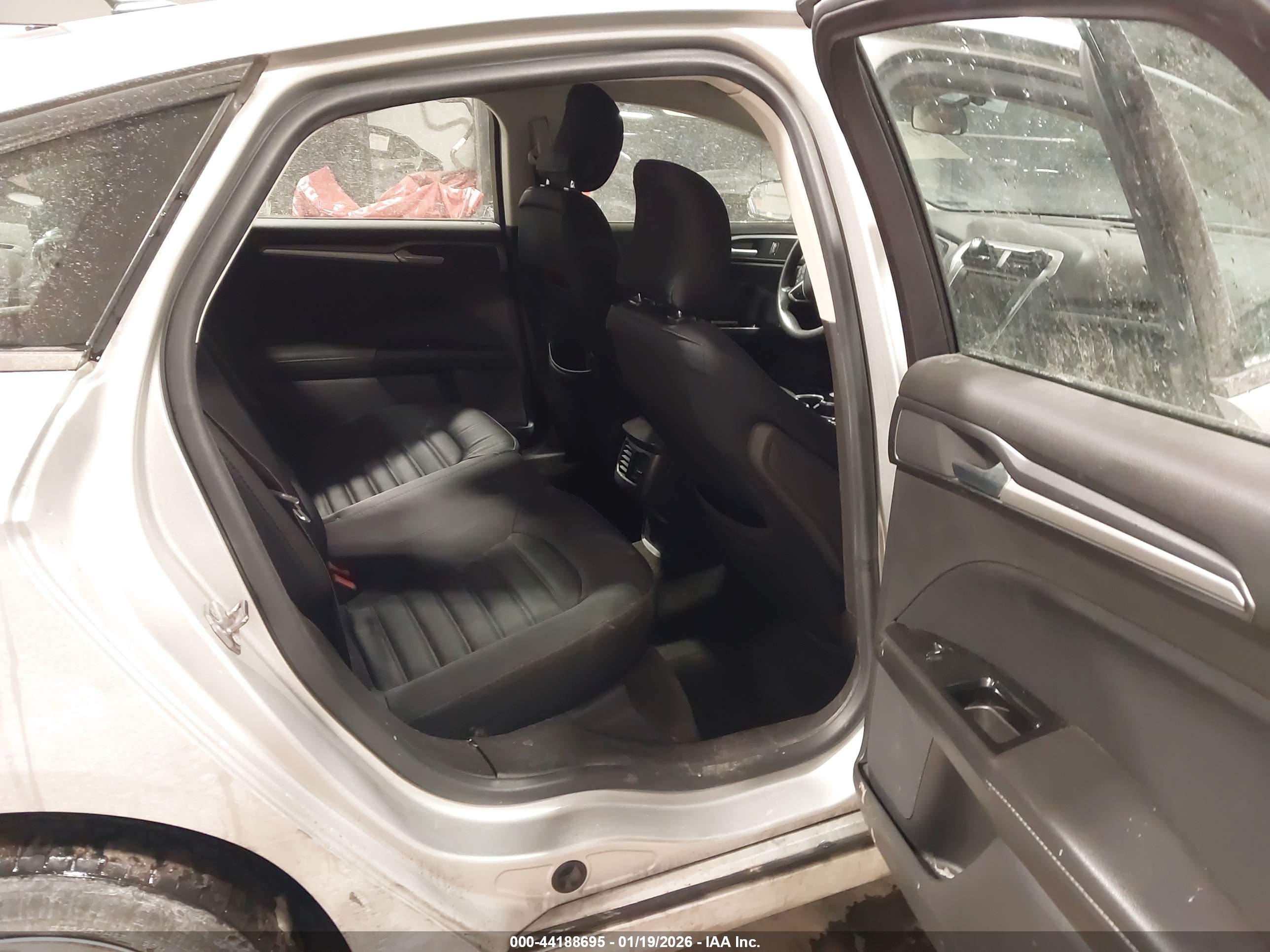 FORD FUSION image 8