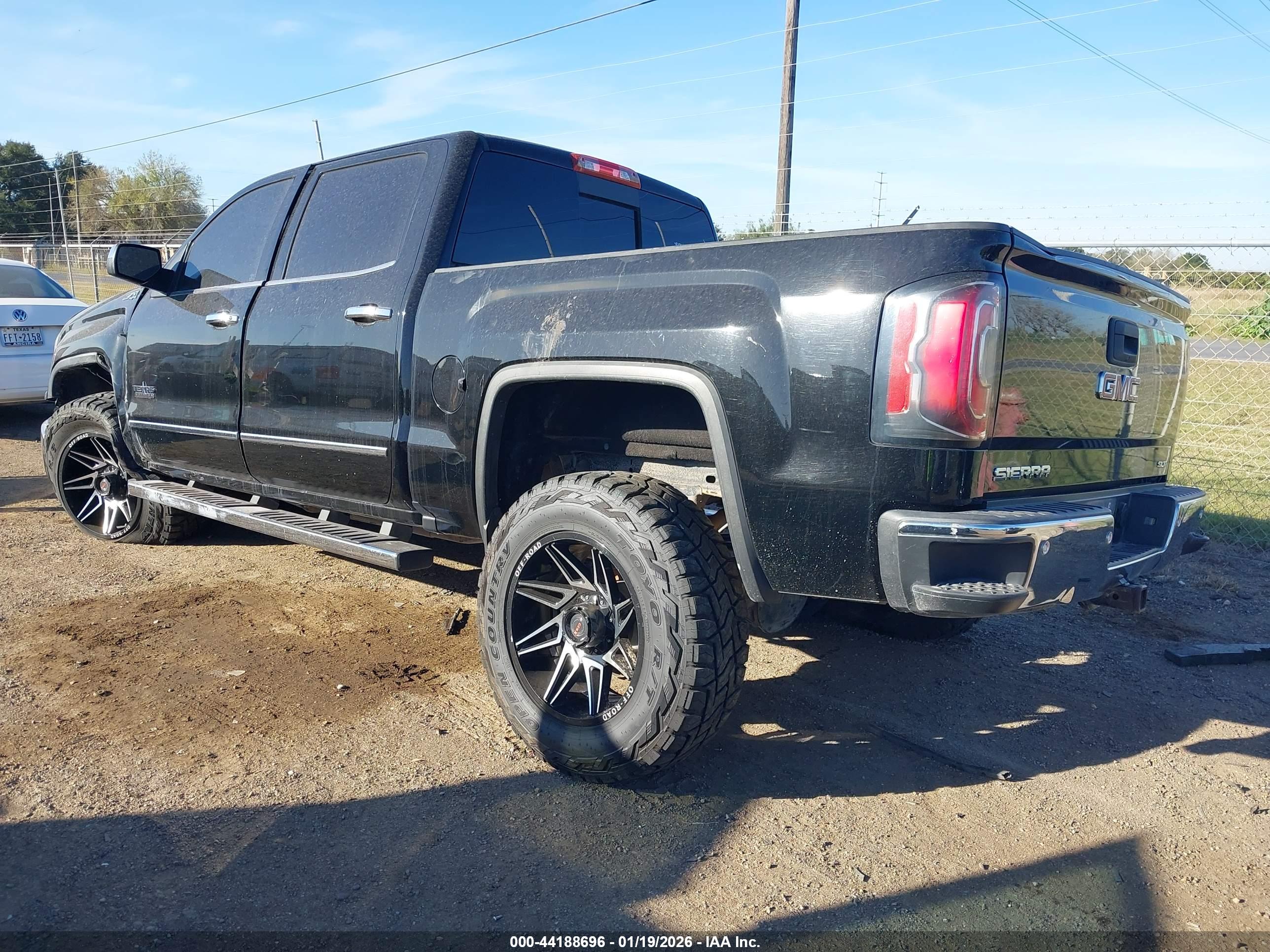 GMC SIERRA image 3