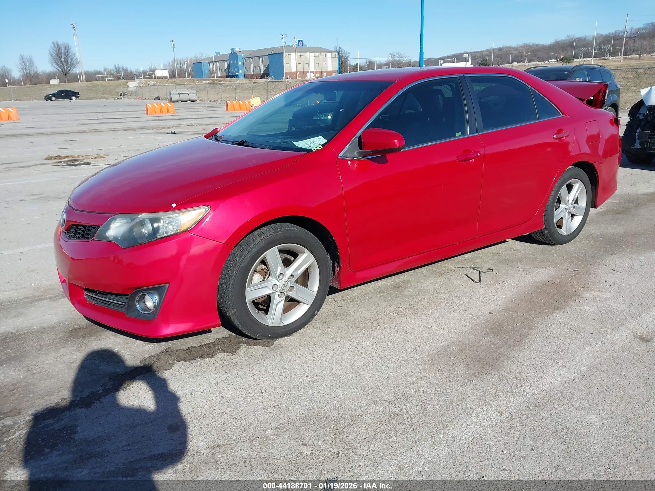 TOYOTA CAMRY image 2