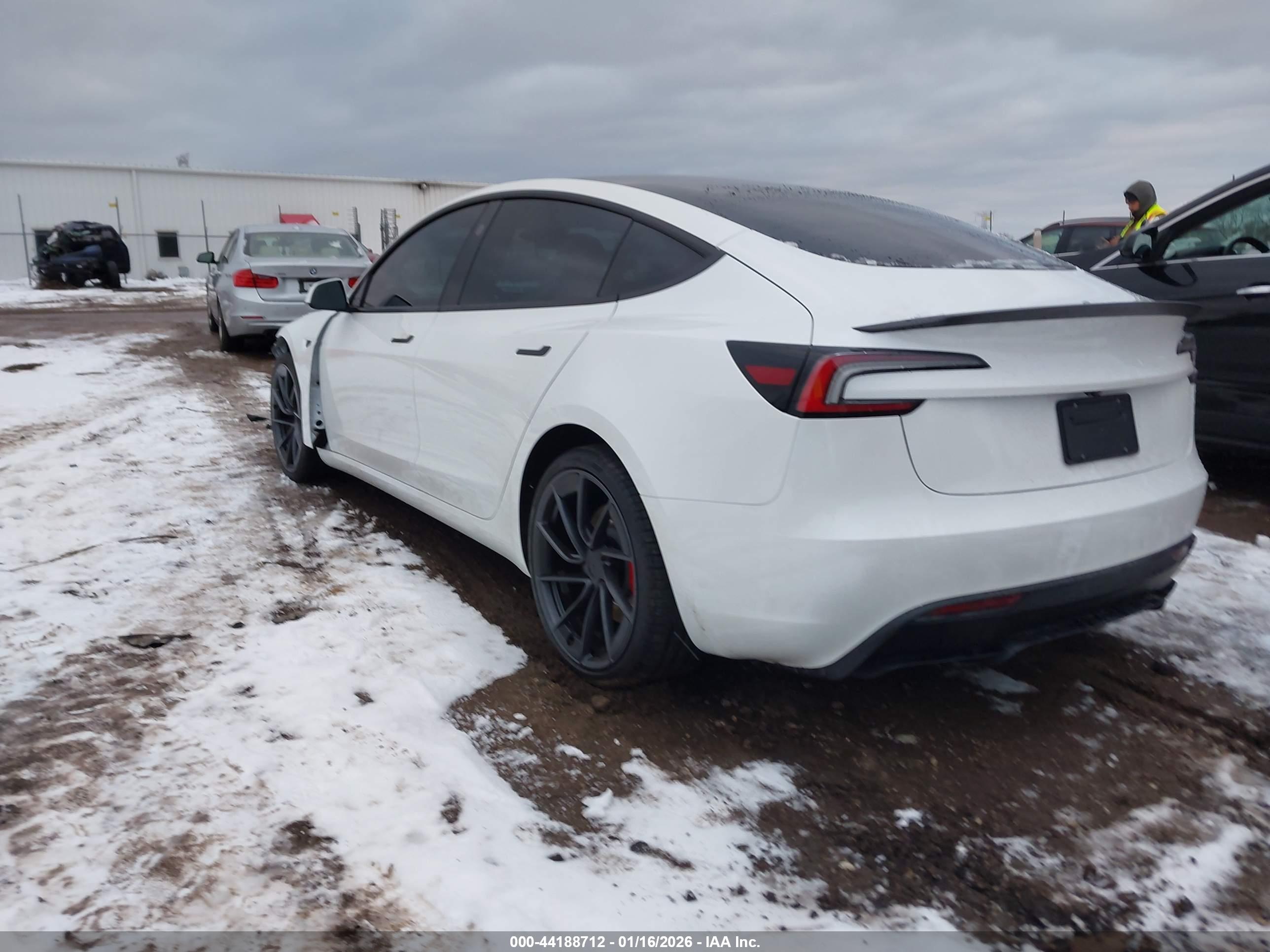 TESLA MODEL image 3