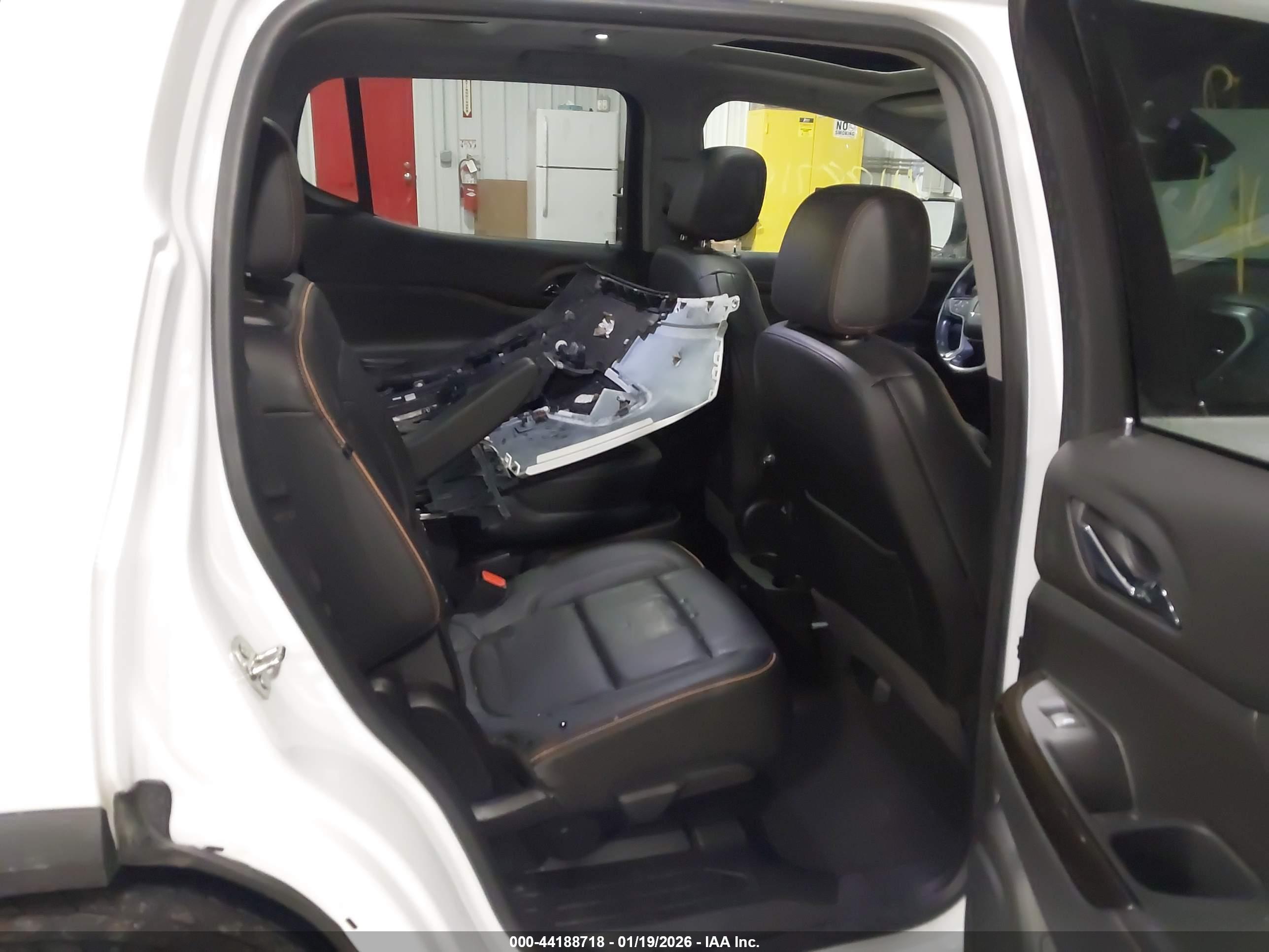 GMC ACADIA image 8