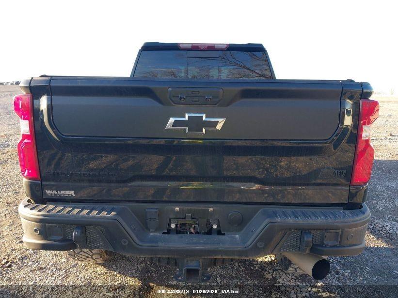 CHEVROLET SILVERADO image 8