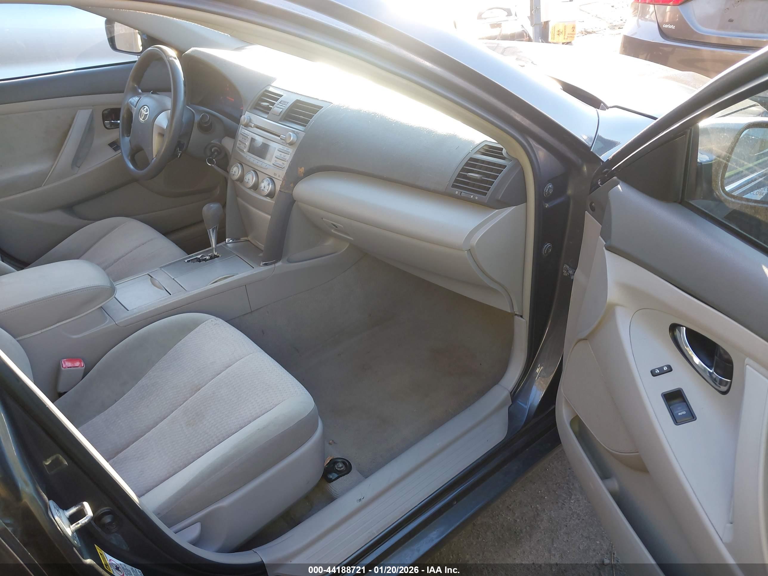 TOYOTA CAMRY image 5