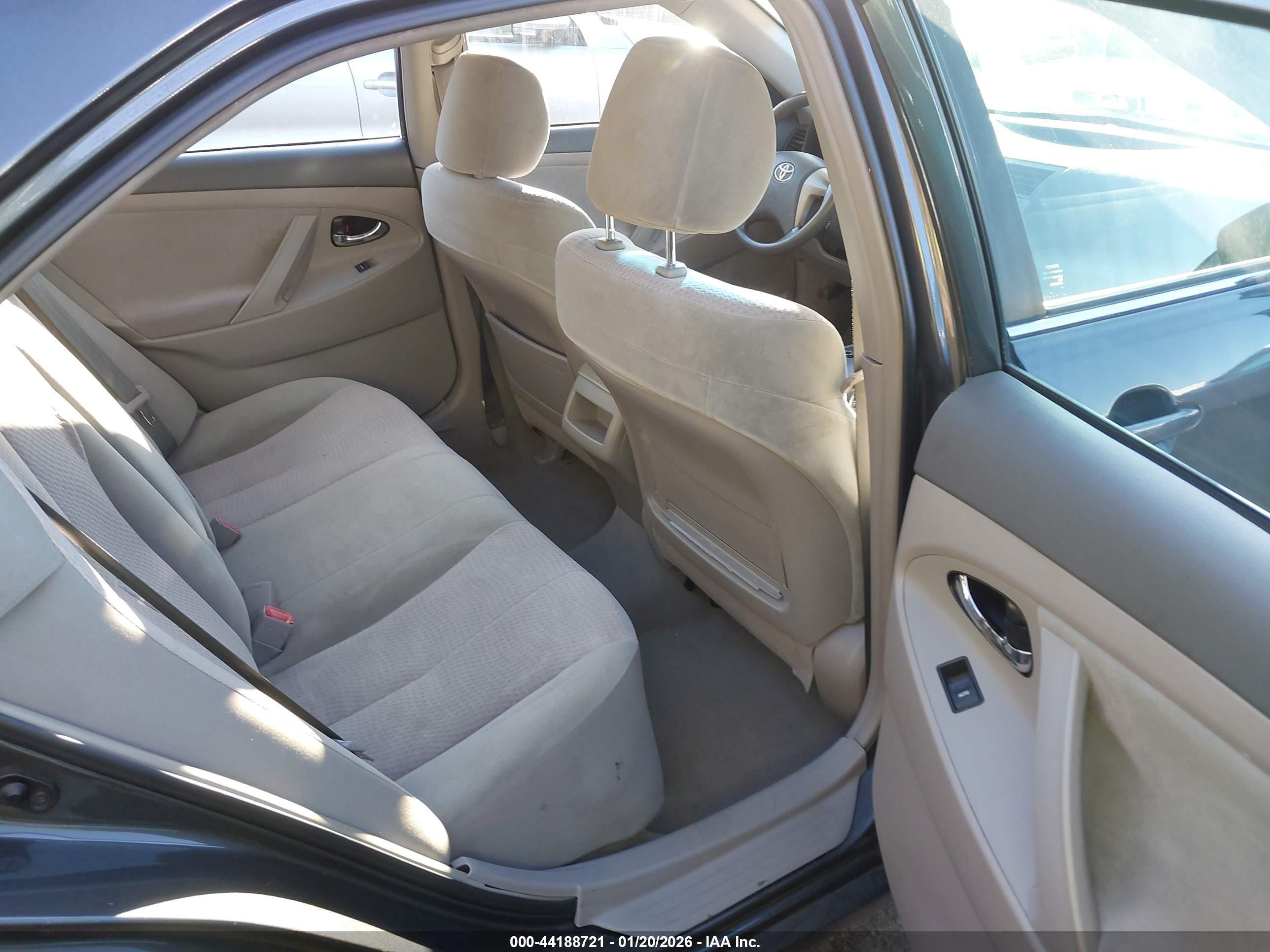 TOYOTA CAMRY image 8