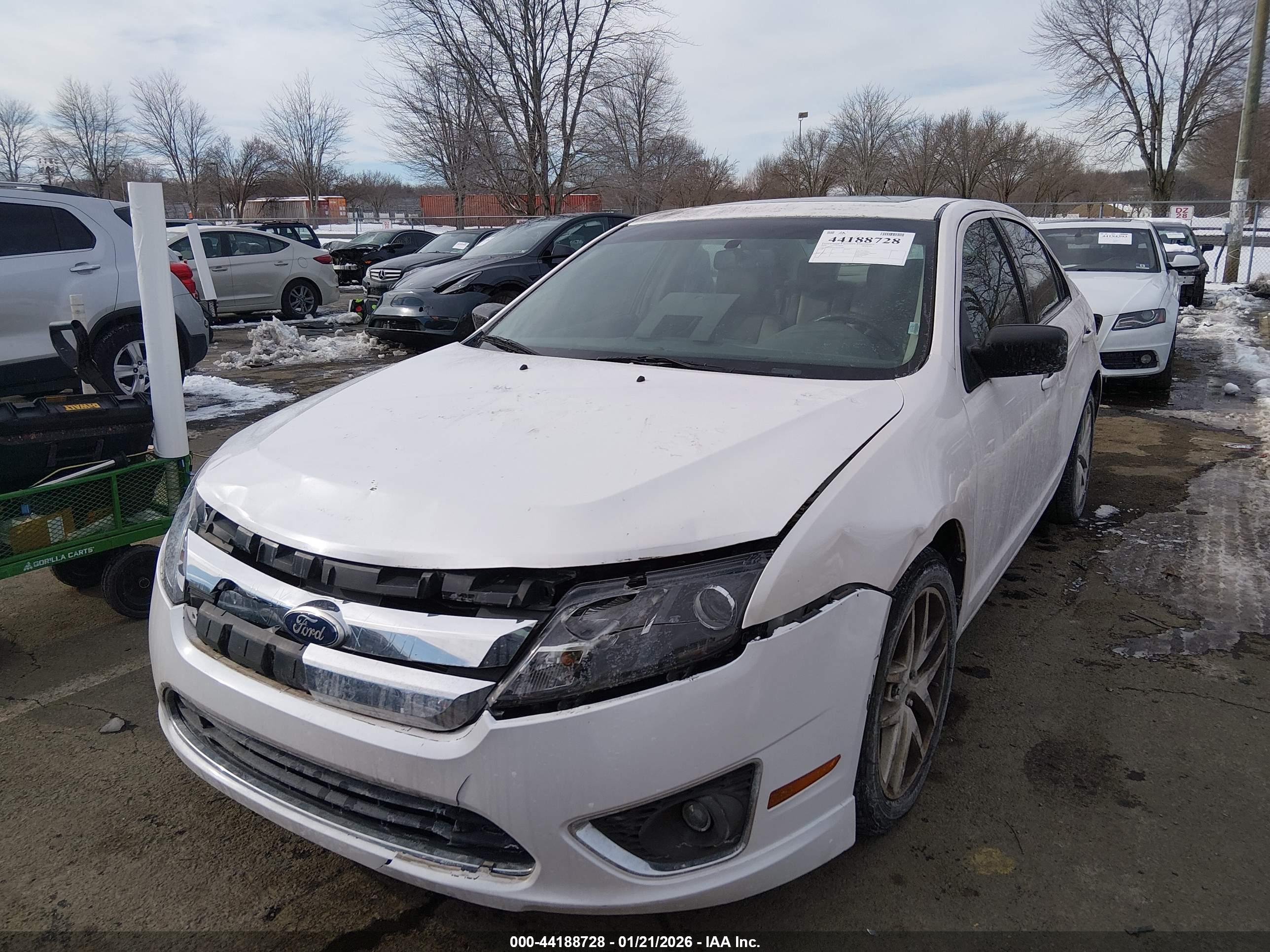 FORD FUSION image 2