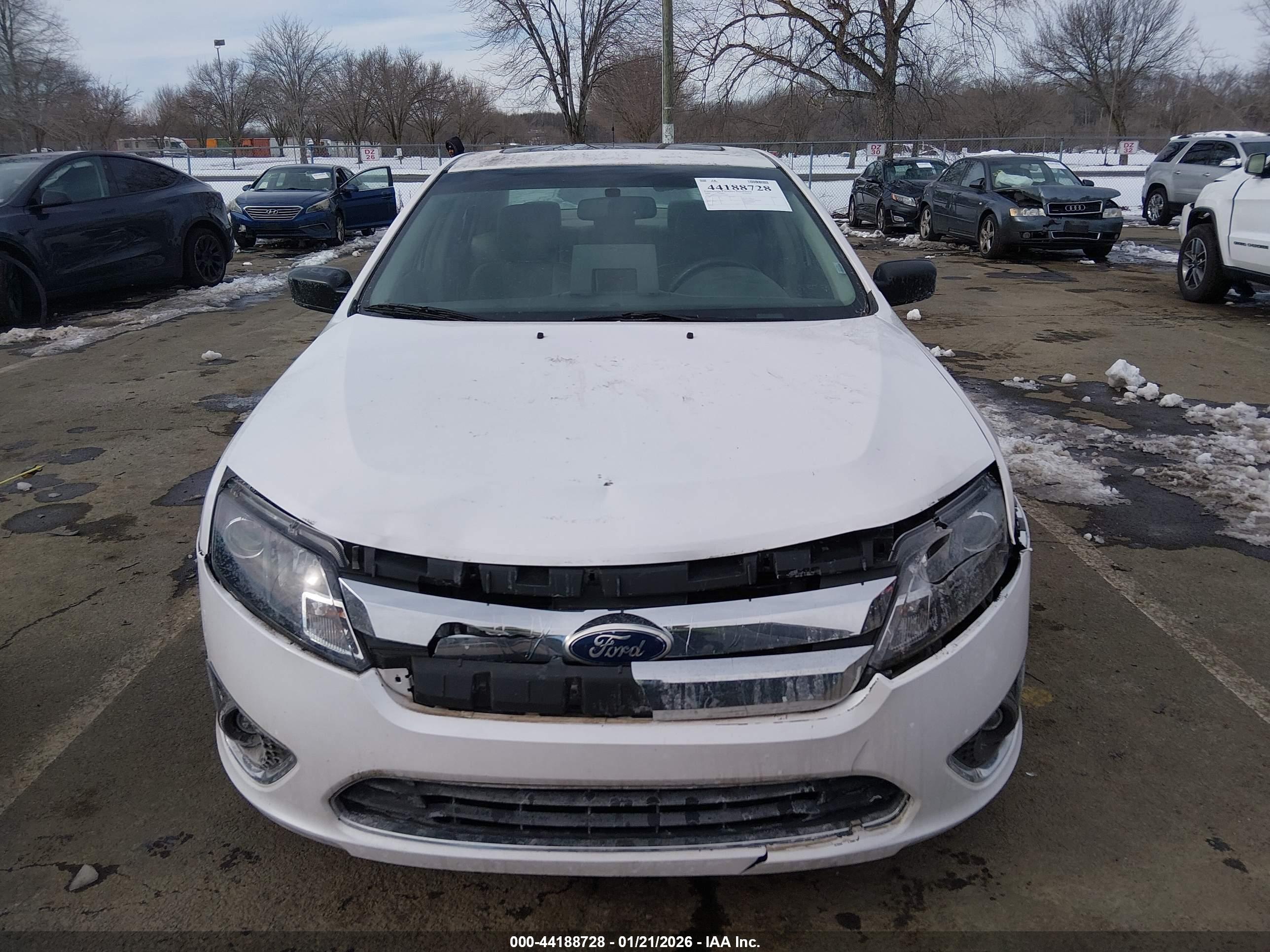FORD FUSION image 6