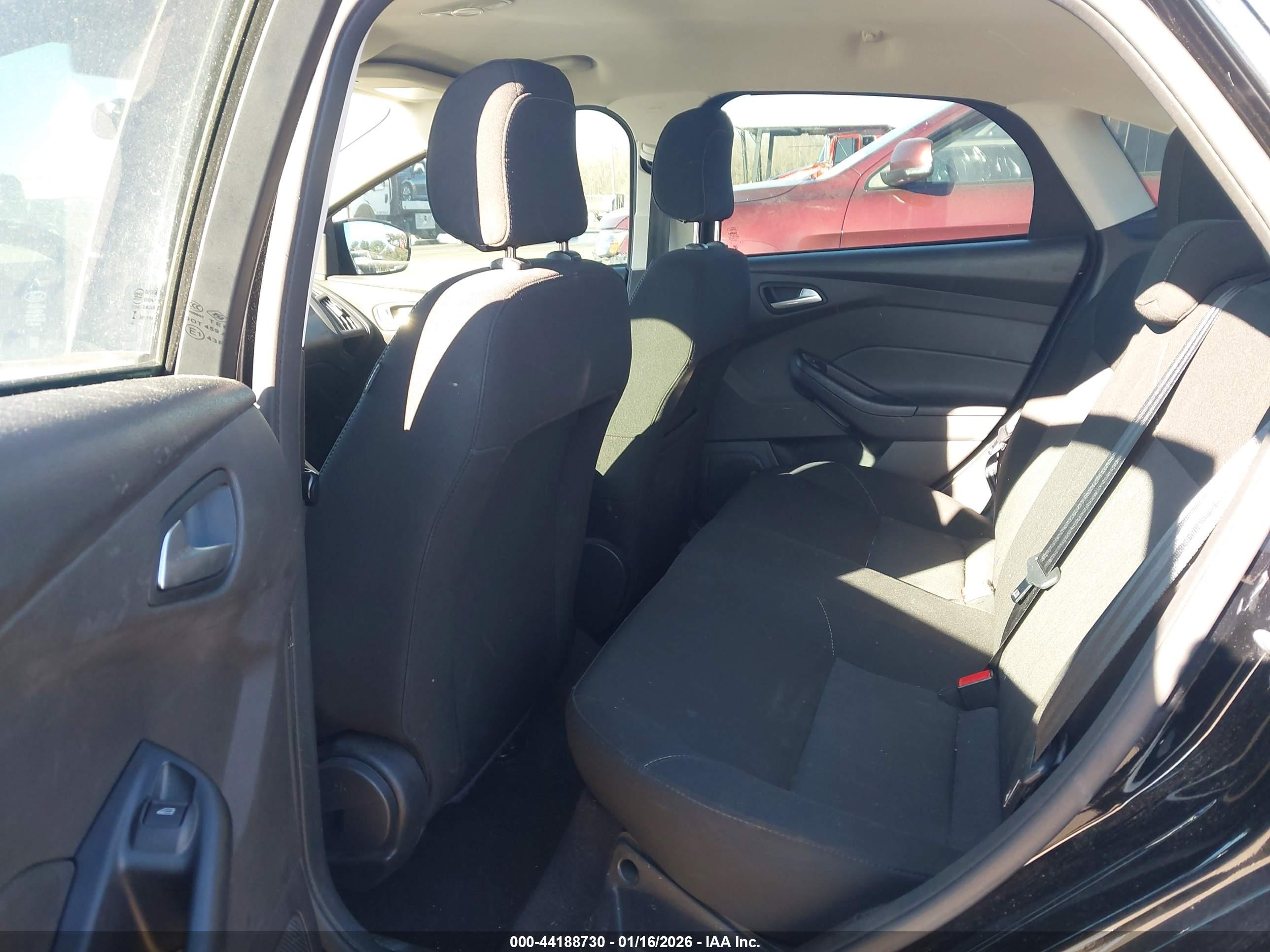 FORD FOCUS image 8