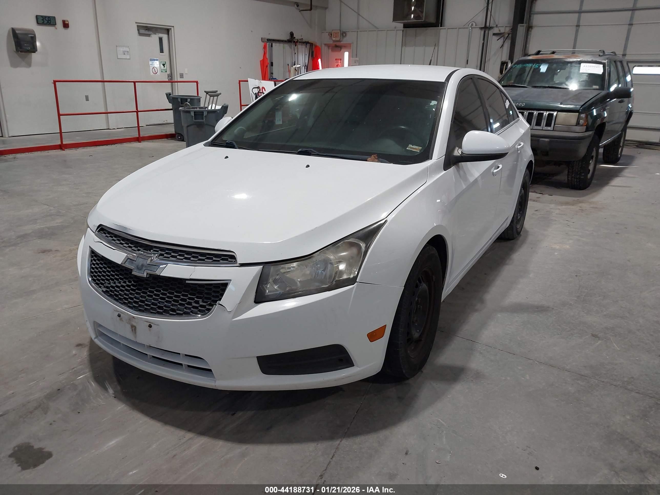 CHEVROLET CRUZE image 2