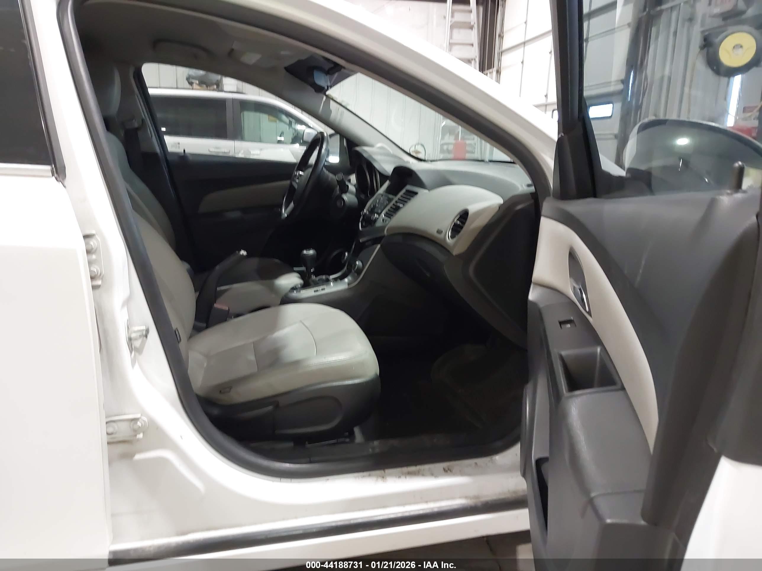 CHEVROLET CRUZE image 5