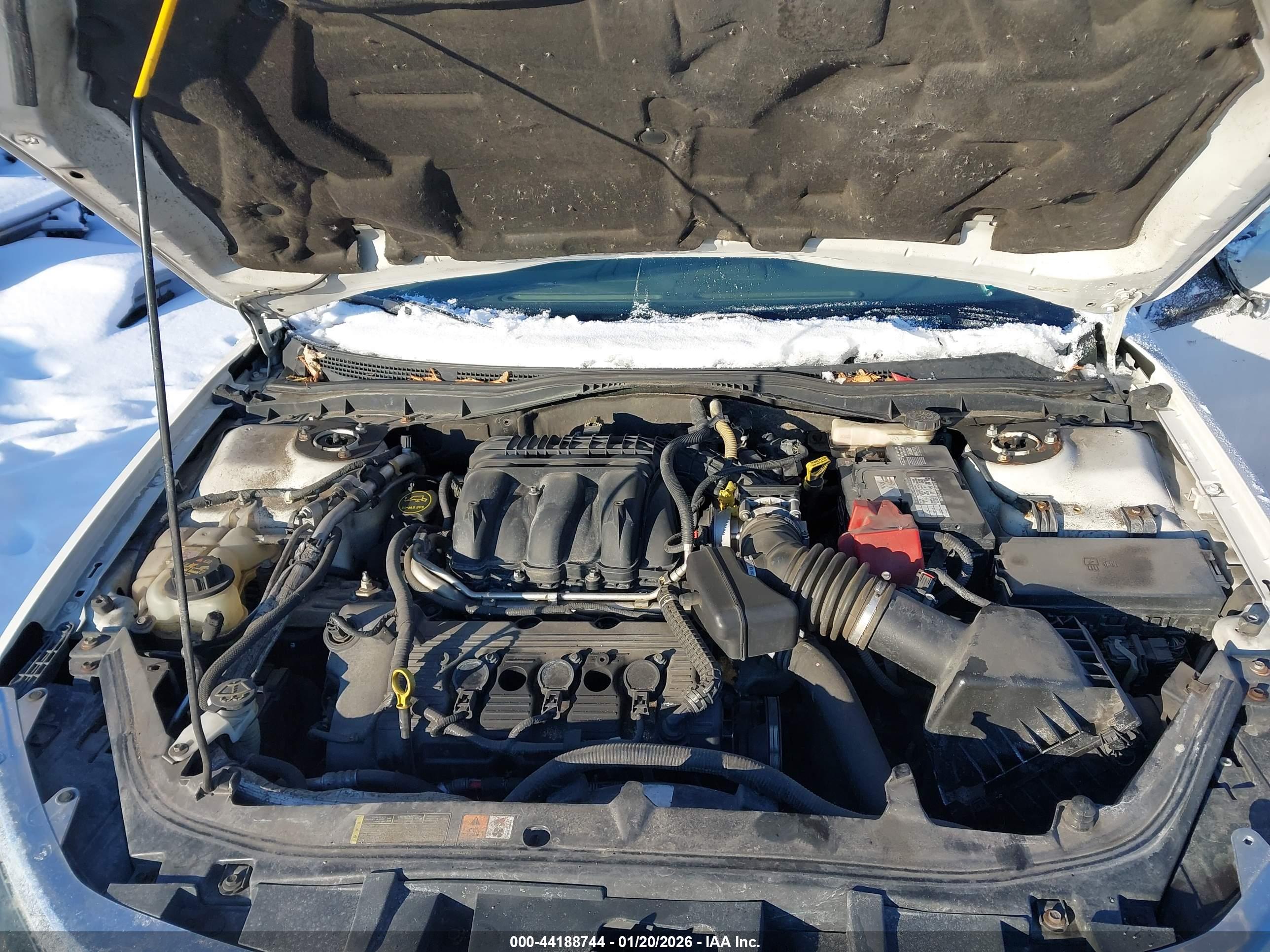 FORD FUSION image 10