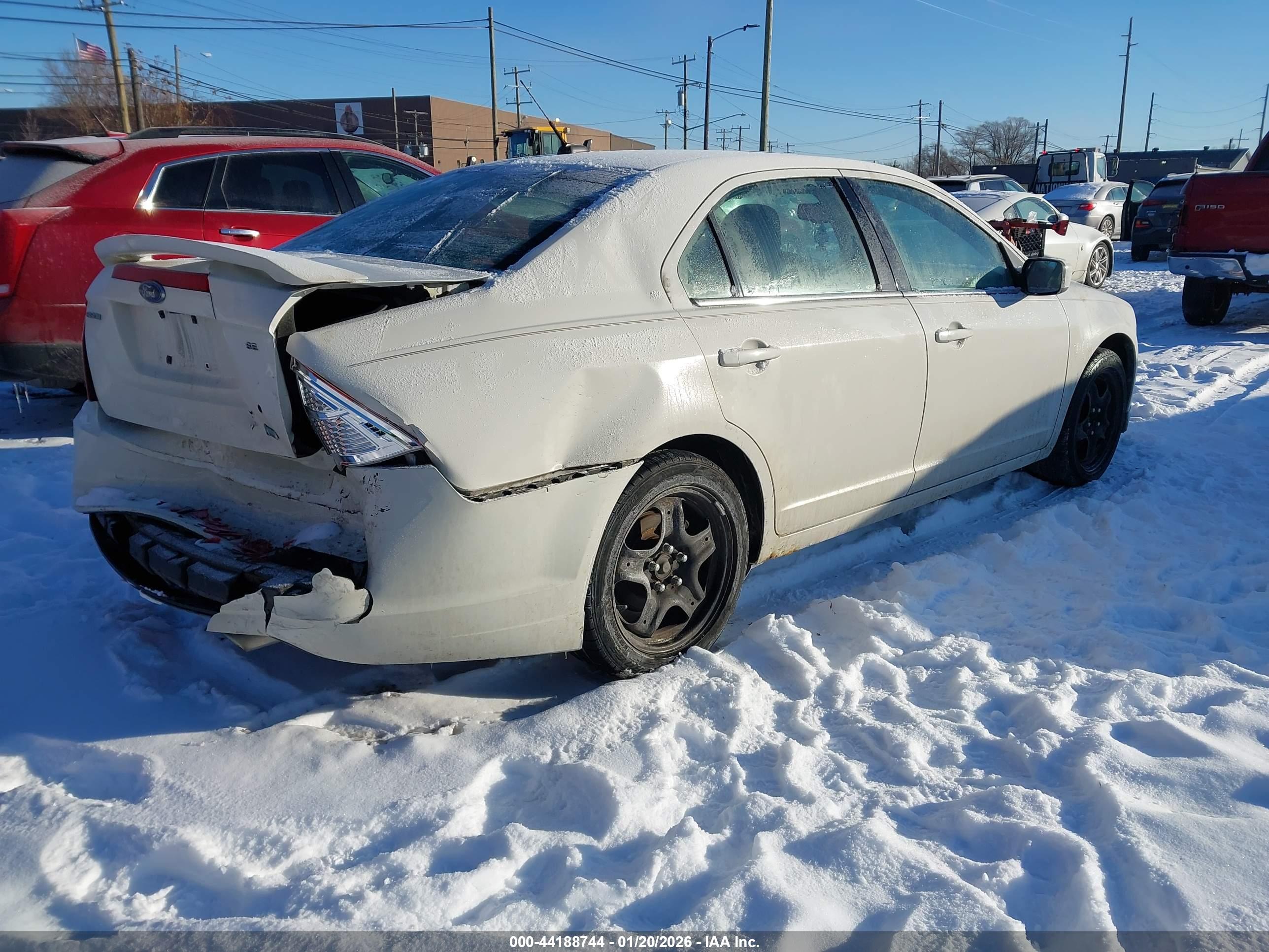 FORD FUSION image 4