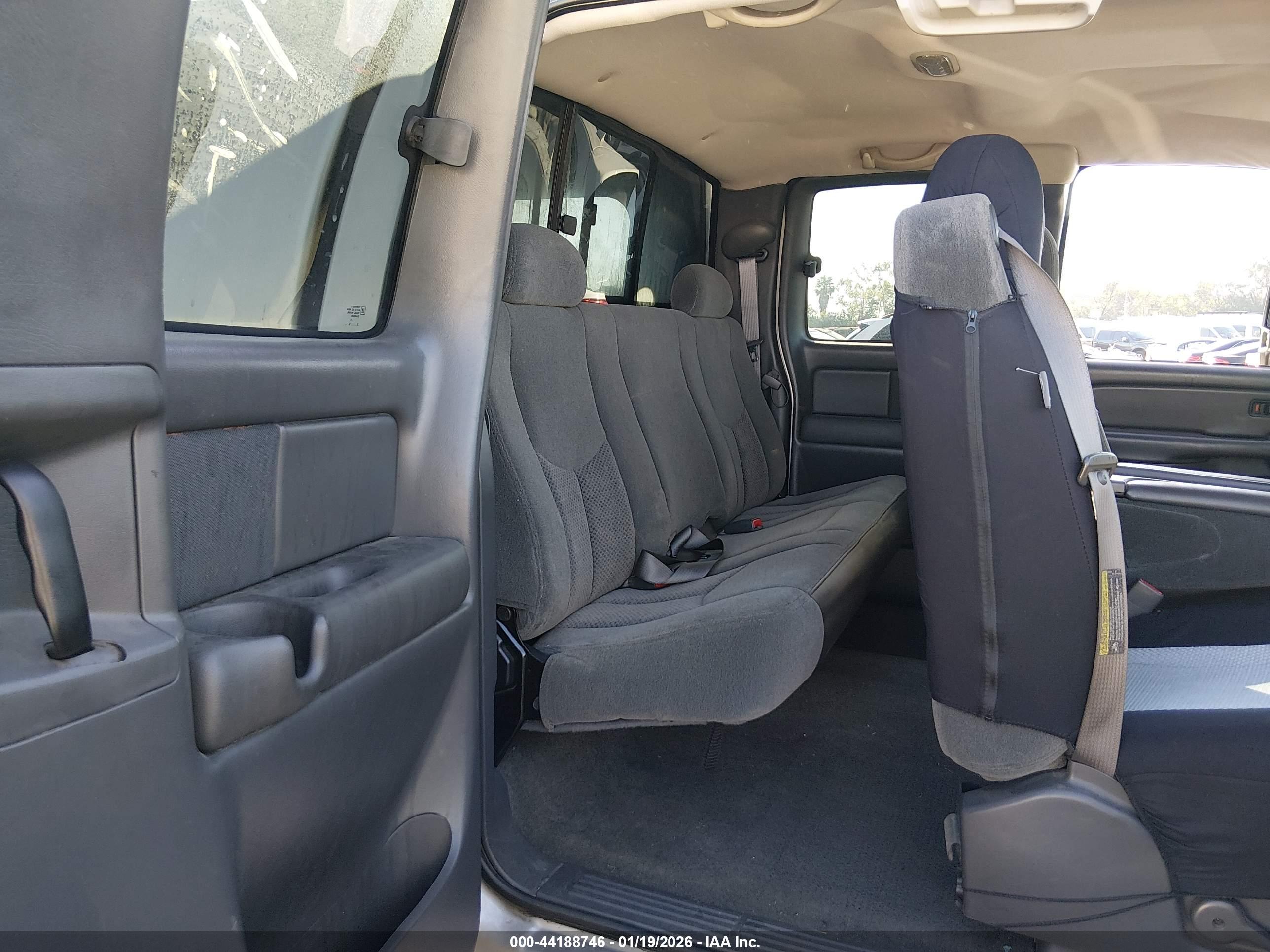 CHEVROLET SILVERADO image 8