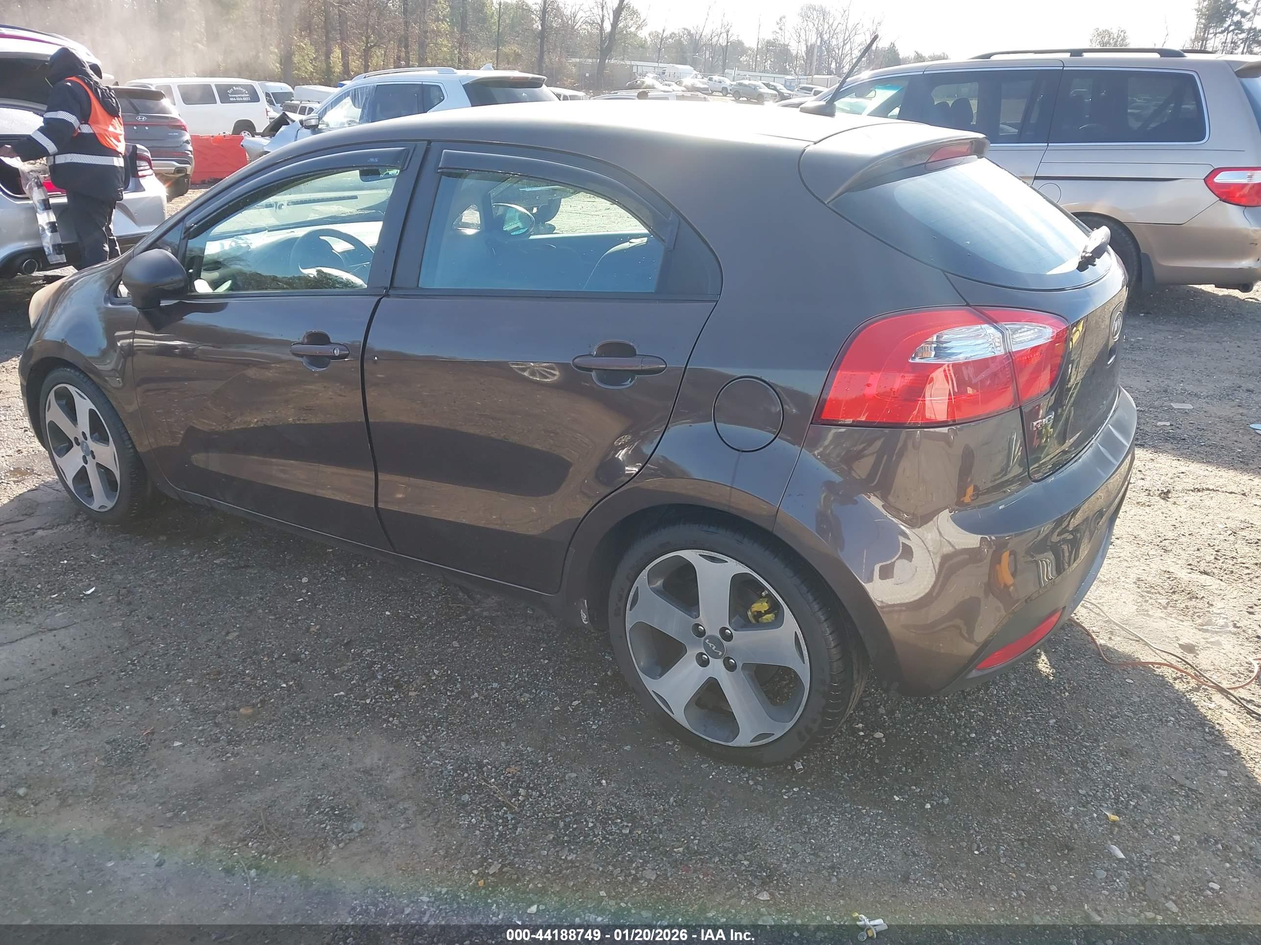 KIA RIO5 image 3