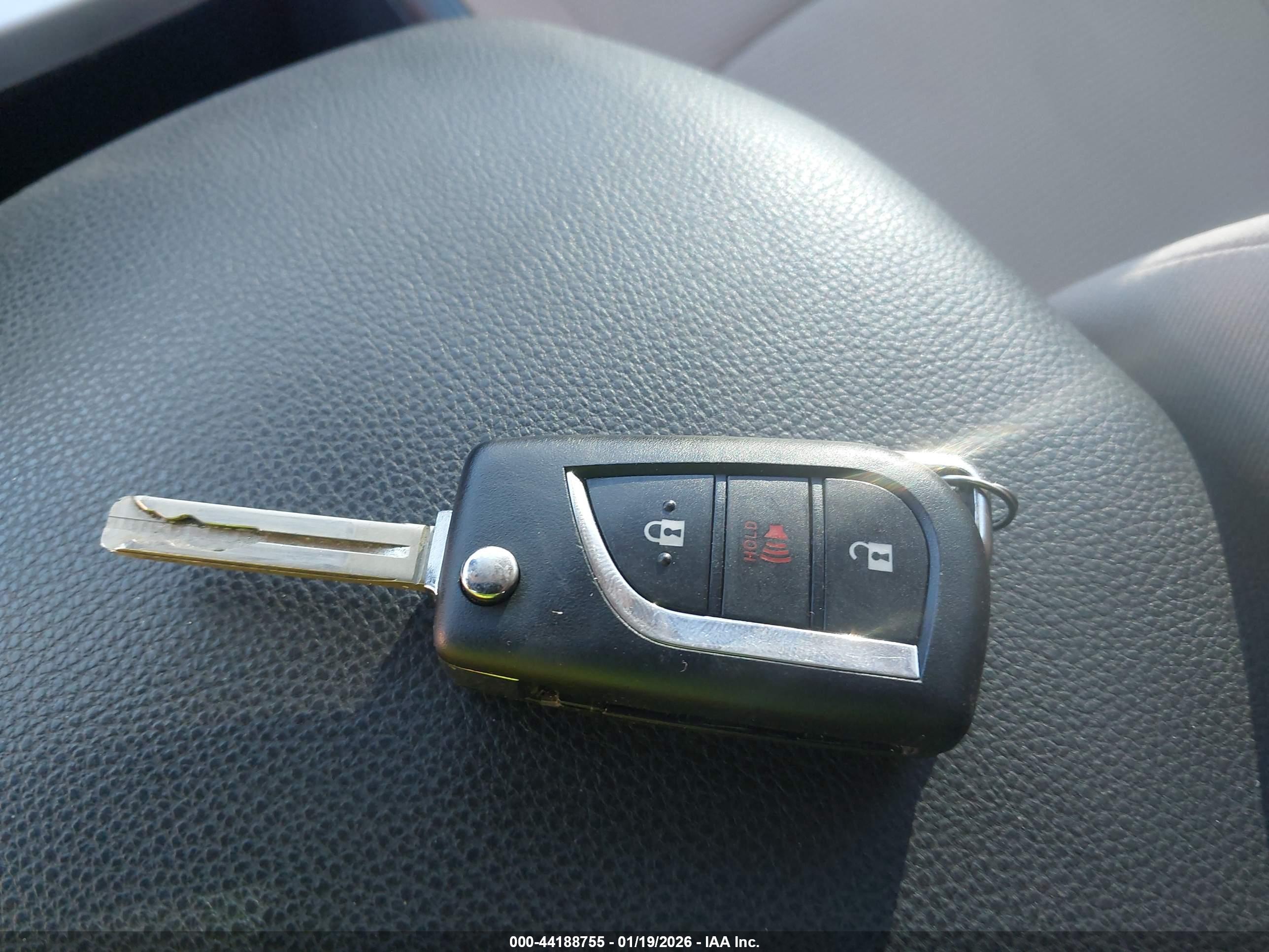 TOYOTA RAV4 image 11