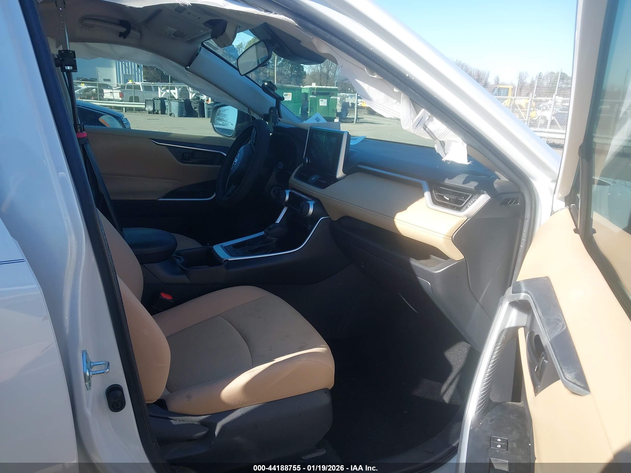 TOYOTA RAV4 image 5