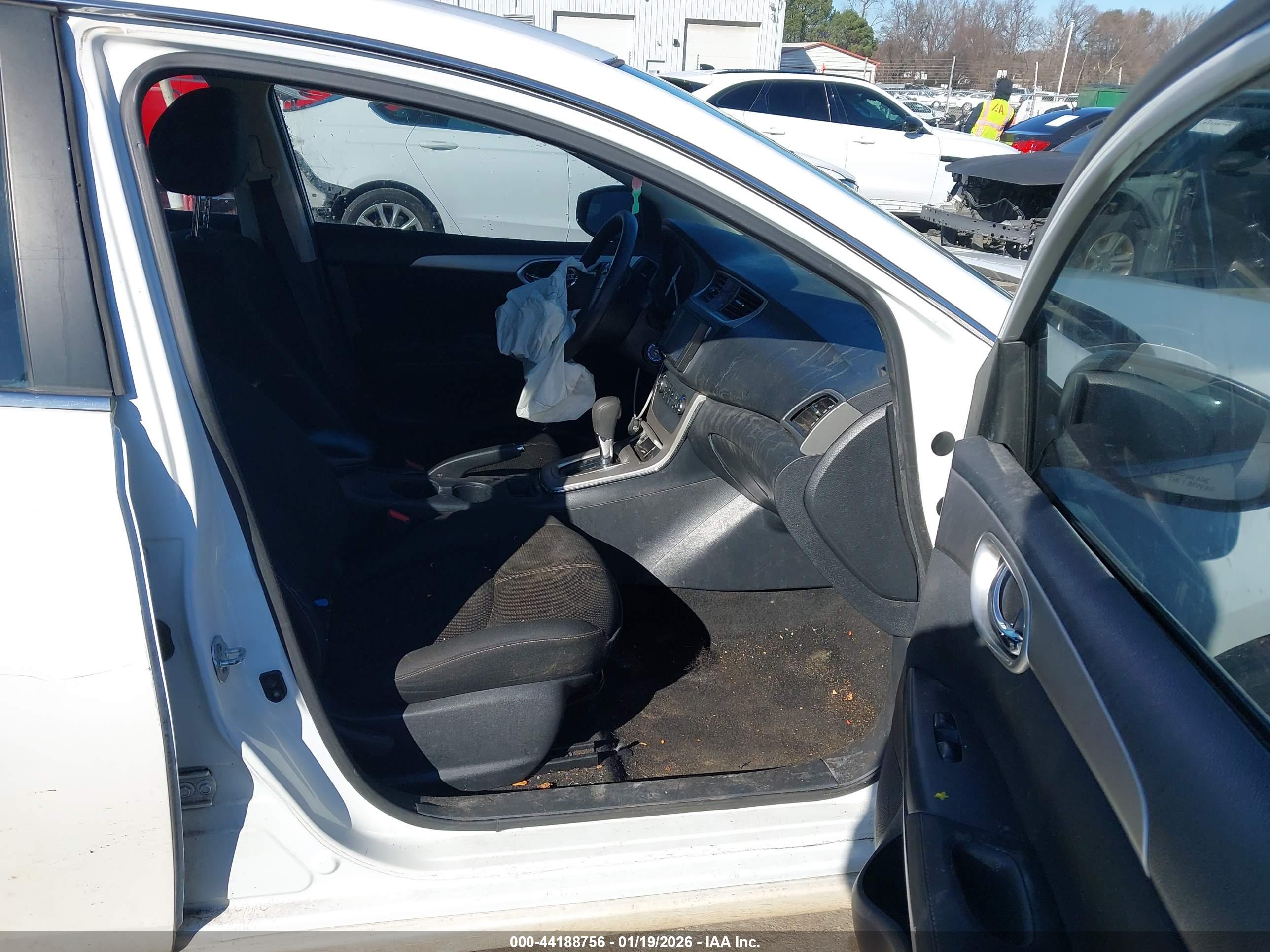NISSAN SENTRA image 5