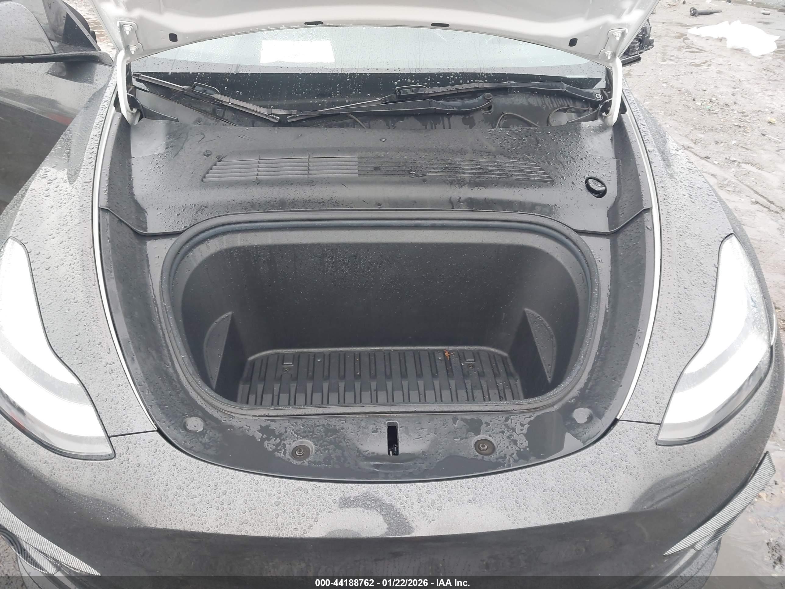 TESLA MODEL image 10