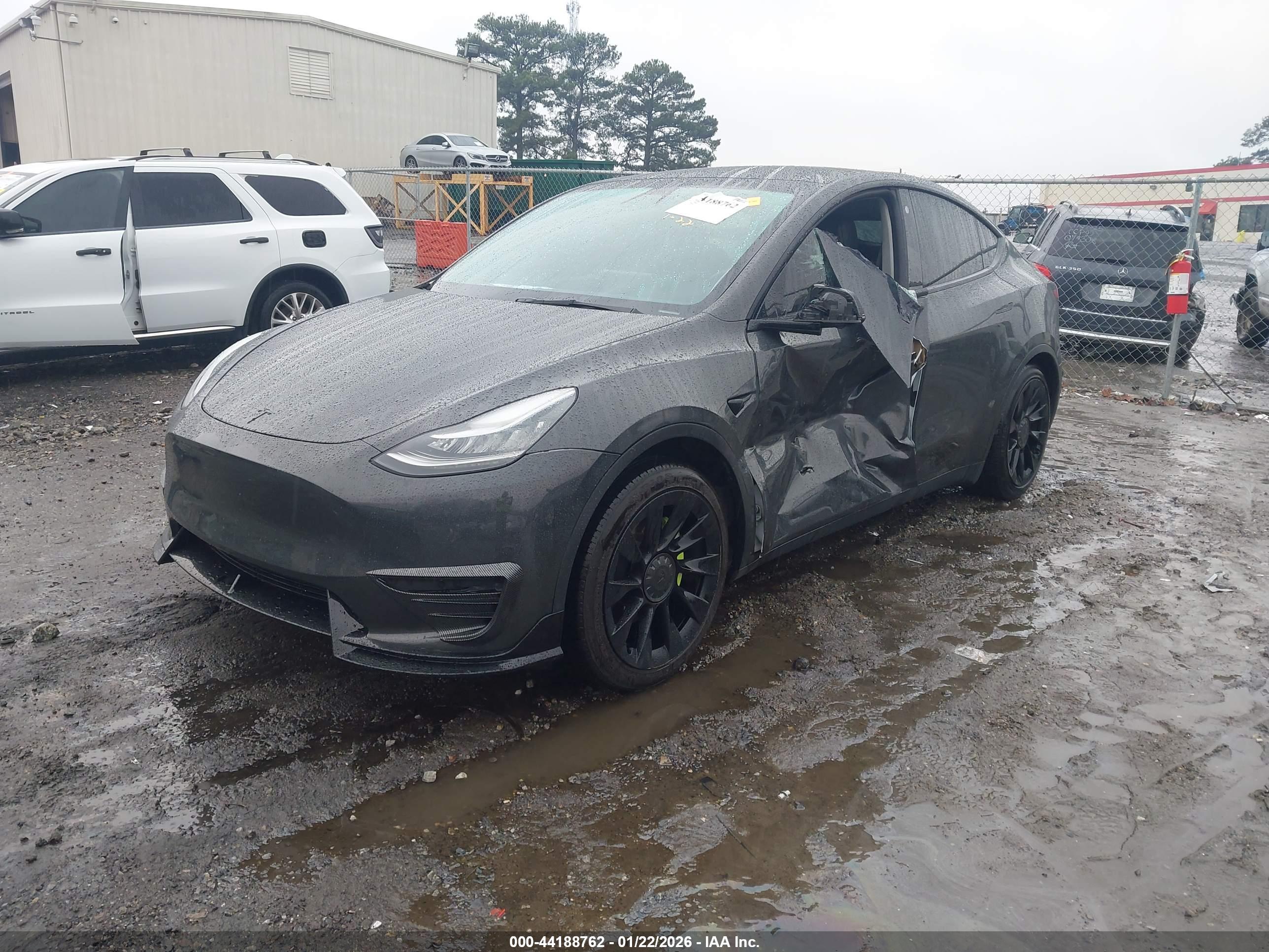 TESLA MODEL image 2