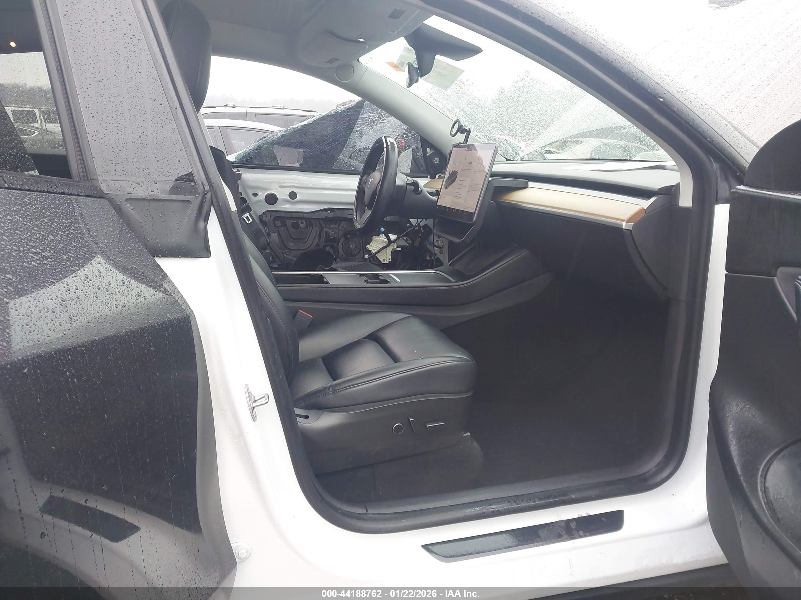 TESLA MODEL image 5