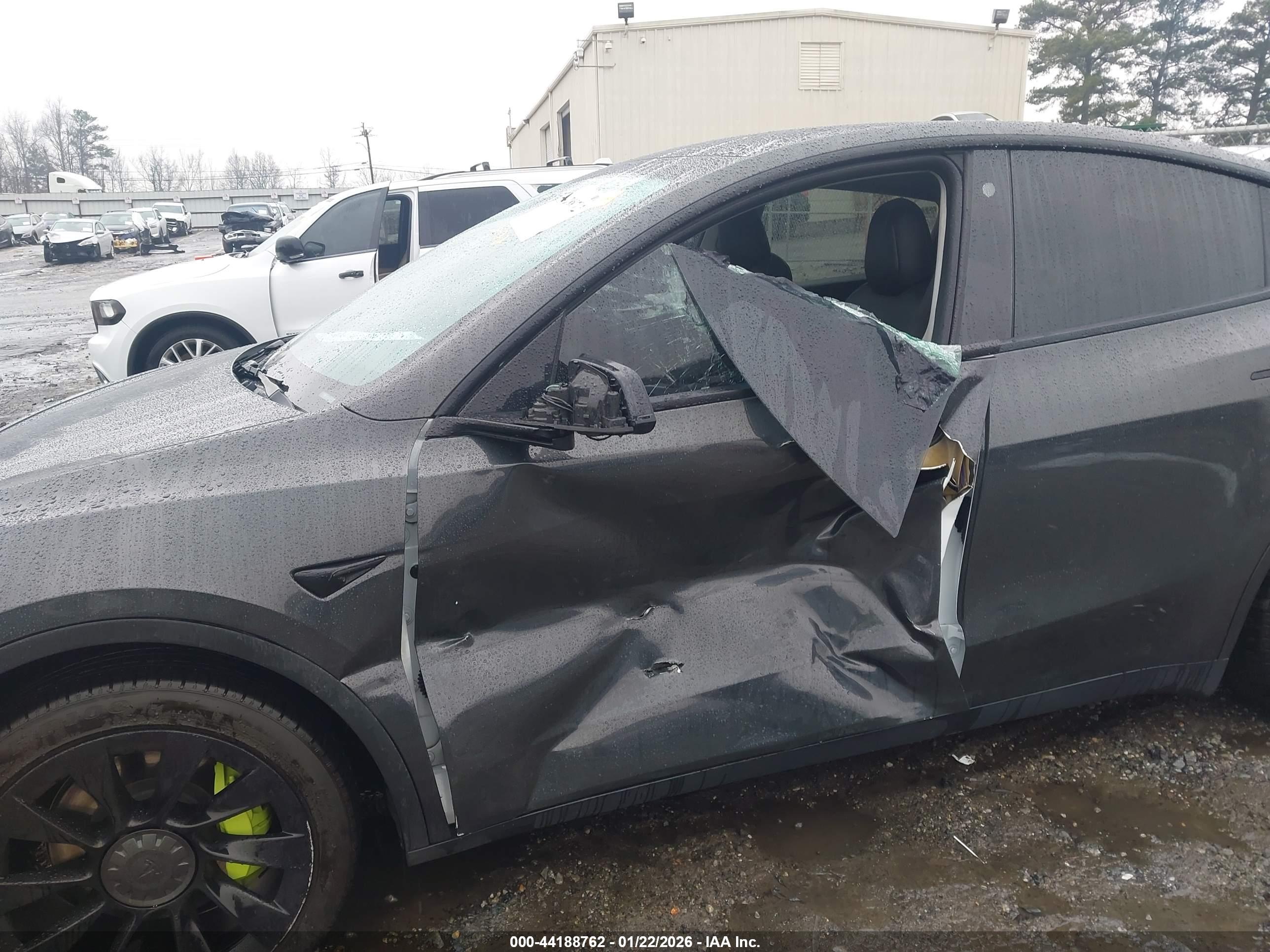TESLA MODEL image 6