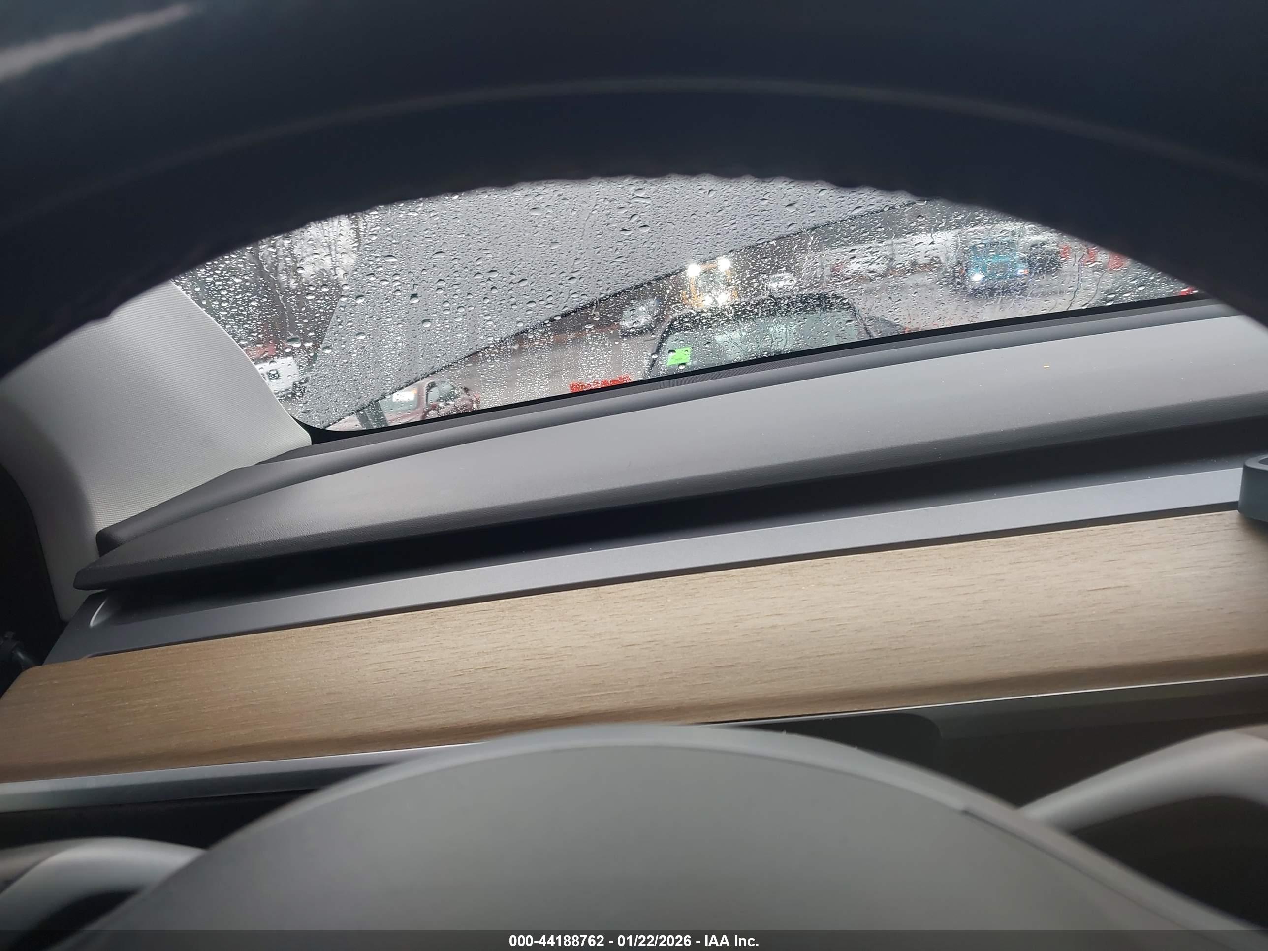 TESLA MODEL image 7